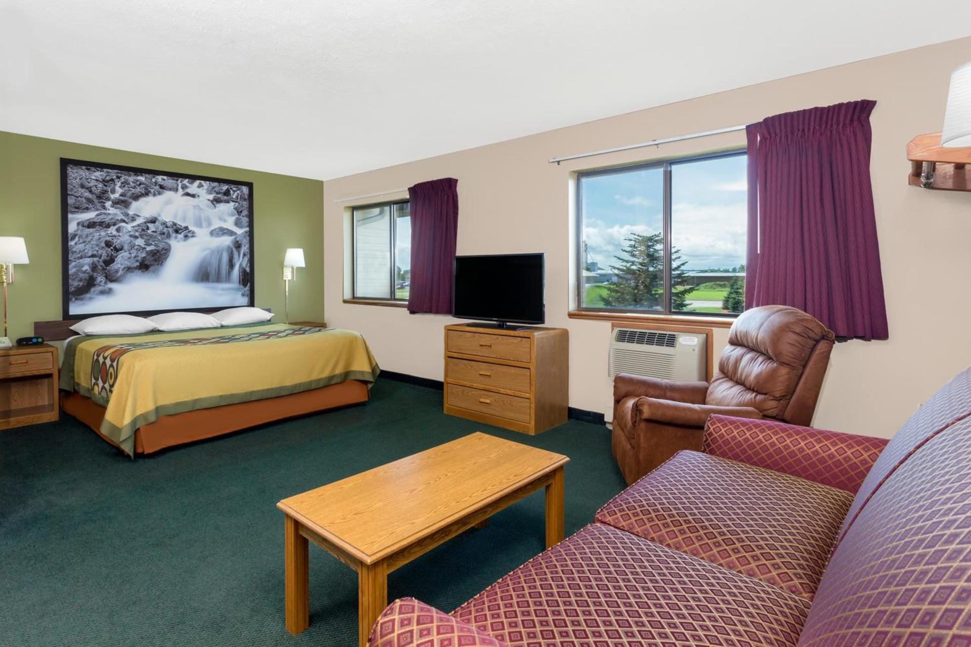 Super 8 by Wyndham Antigo photo 10