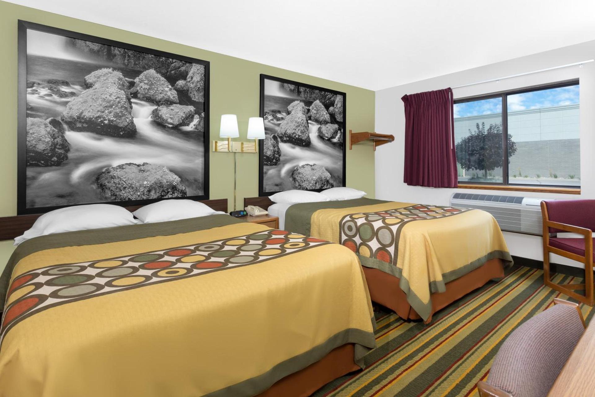 Super 8 by Wyndham Antigo photo 5