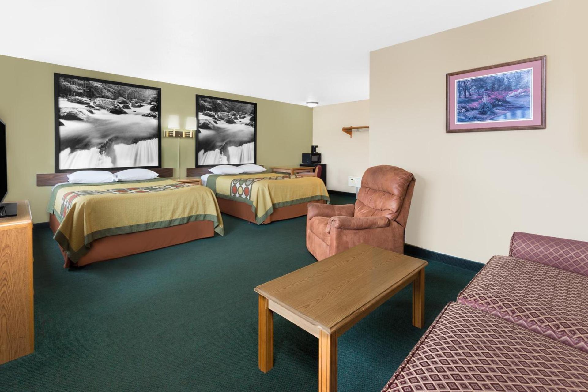 Super 8 by Wyndham Antigo photo 4