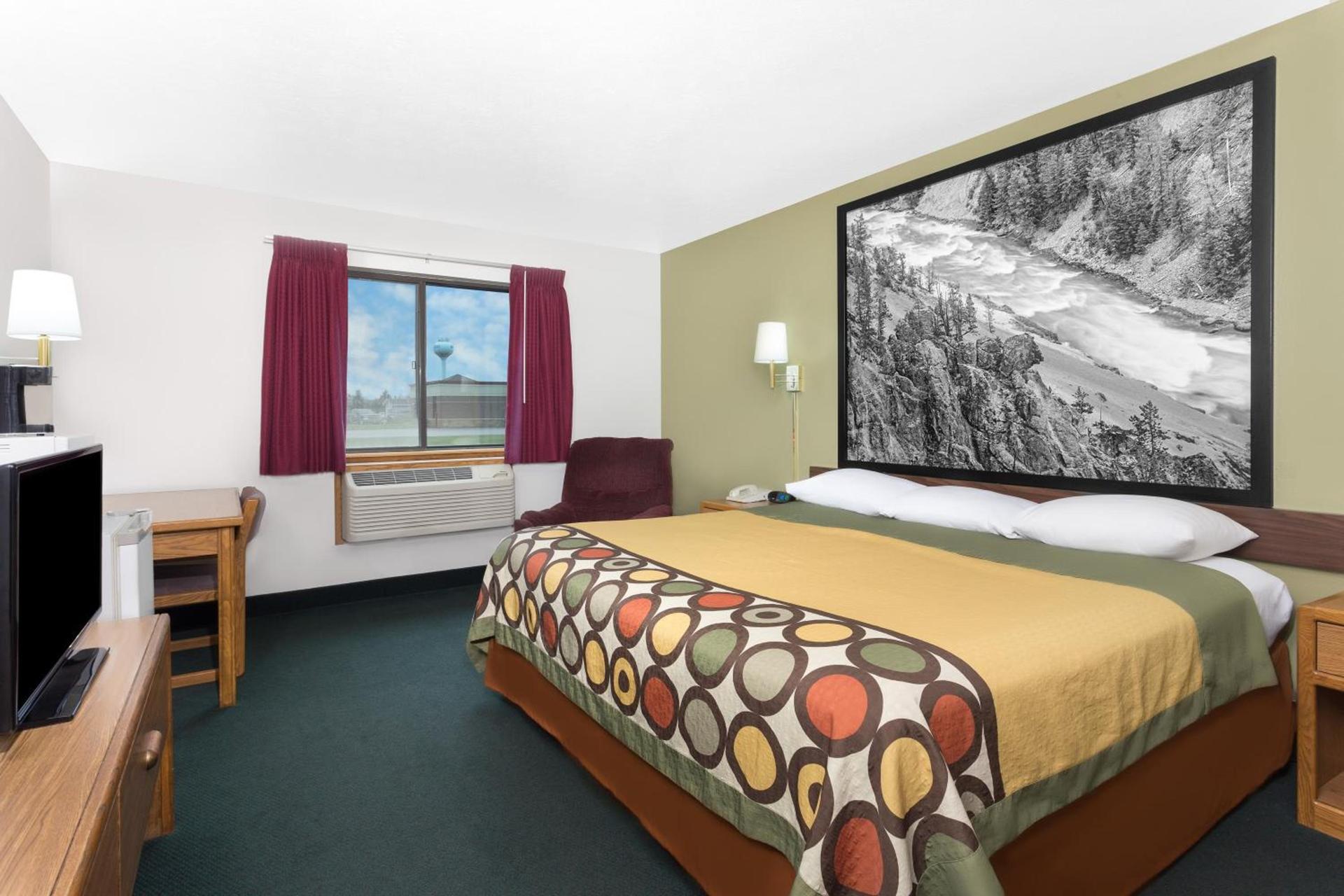 Super 8 by Wyndham Antigo photo 7