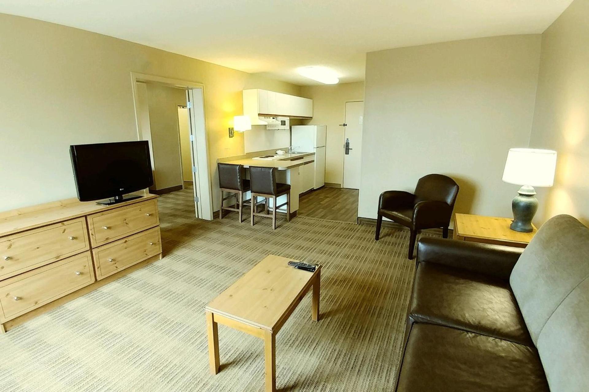 Extended Stay America Suites - Cleveland - Airport - North Olmsted photo 59