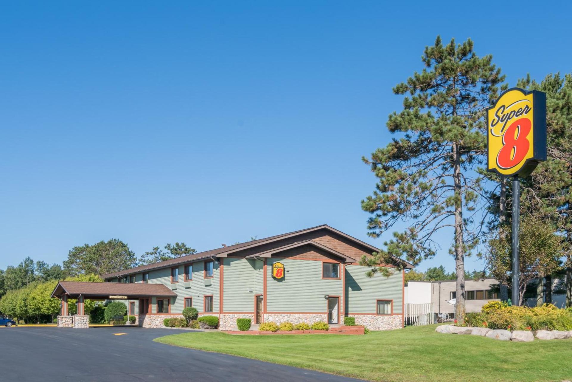 Super 8 by Wyndham Baxter/Brainerd Area photo 13