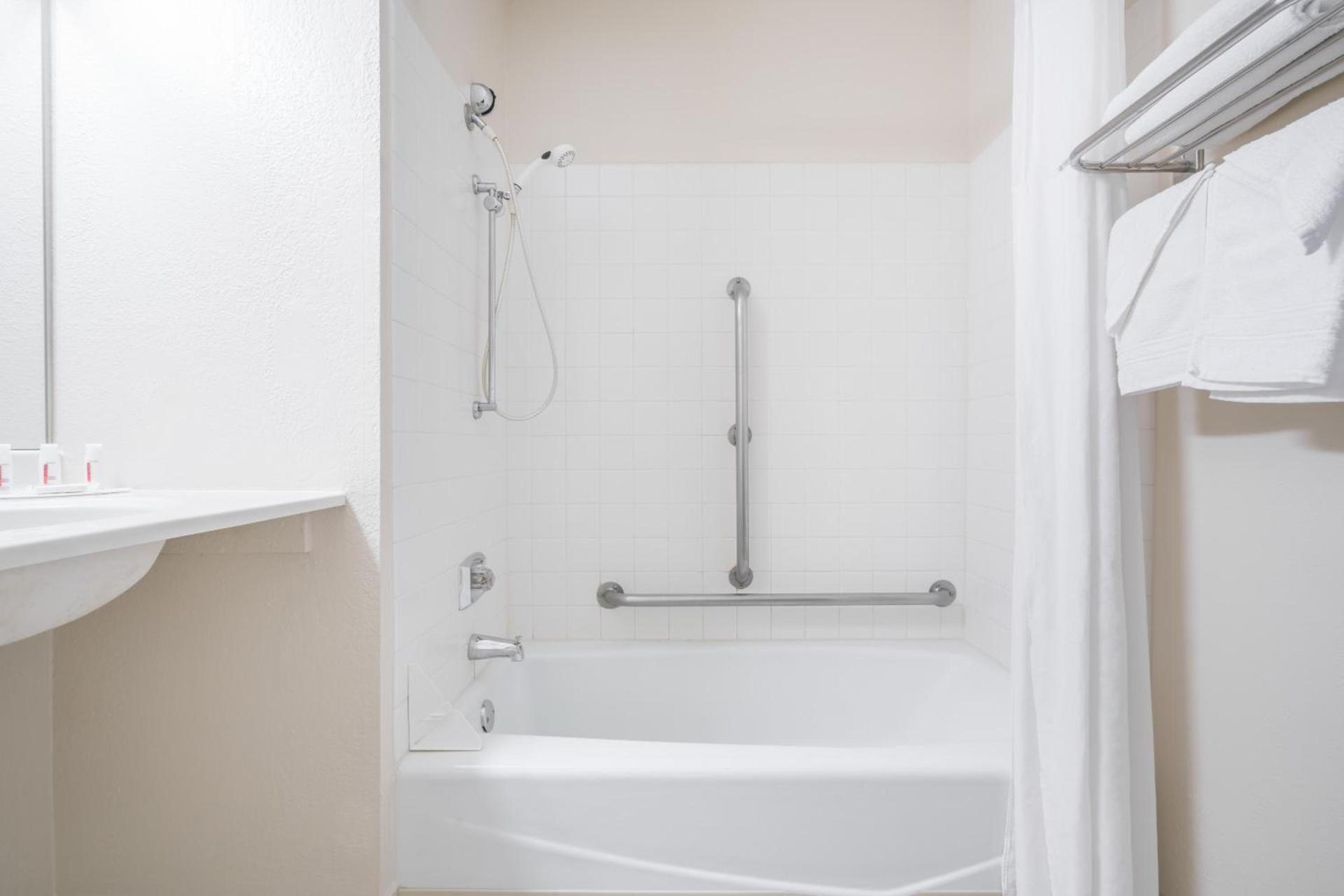 Super 8 by Wyndham Baxter/Brainerd Area photo 16