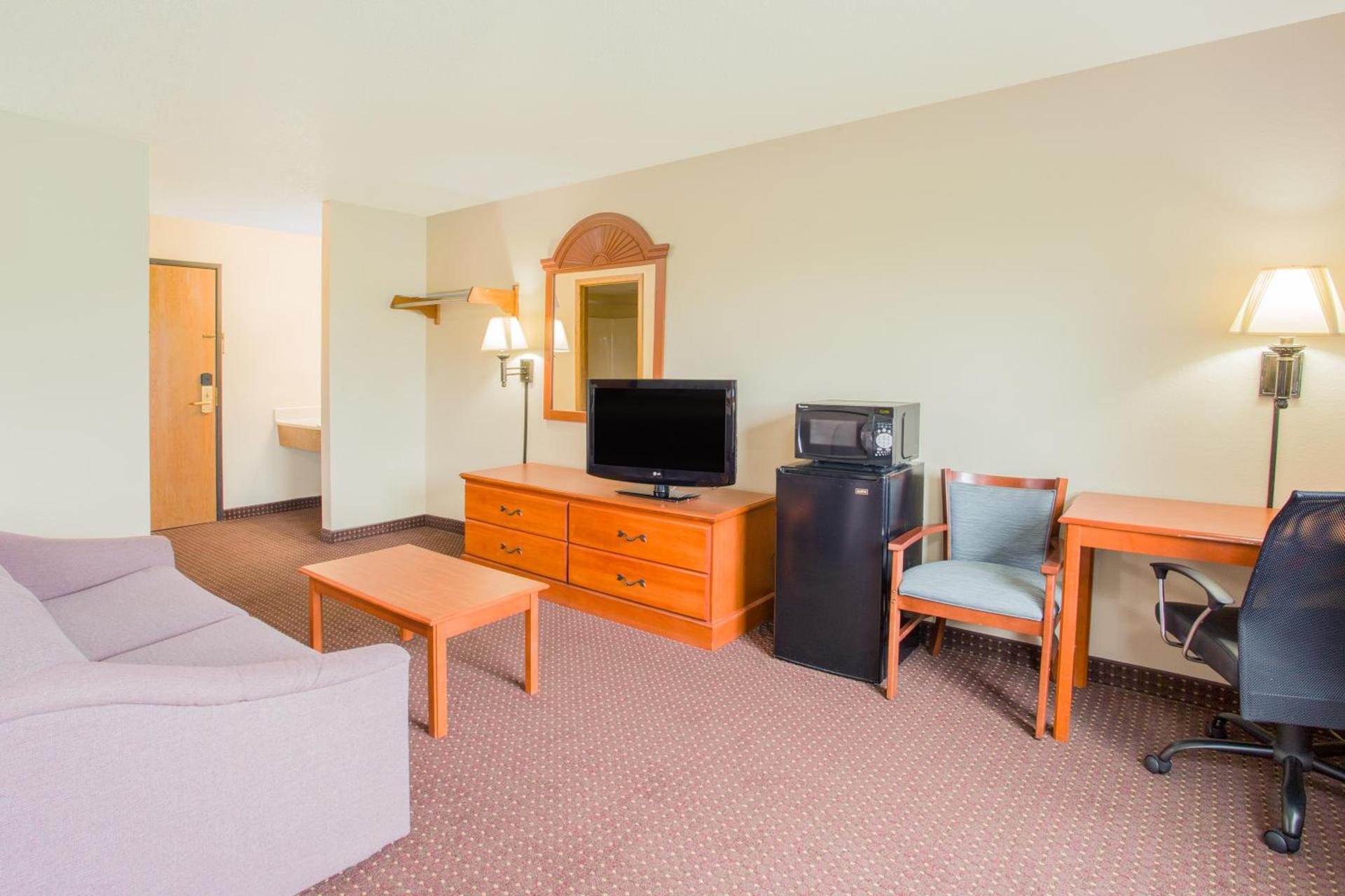 Super 8 by Wyndham Waverly photo 21