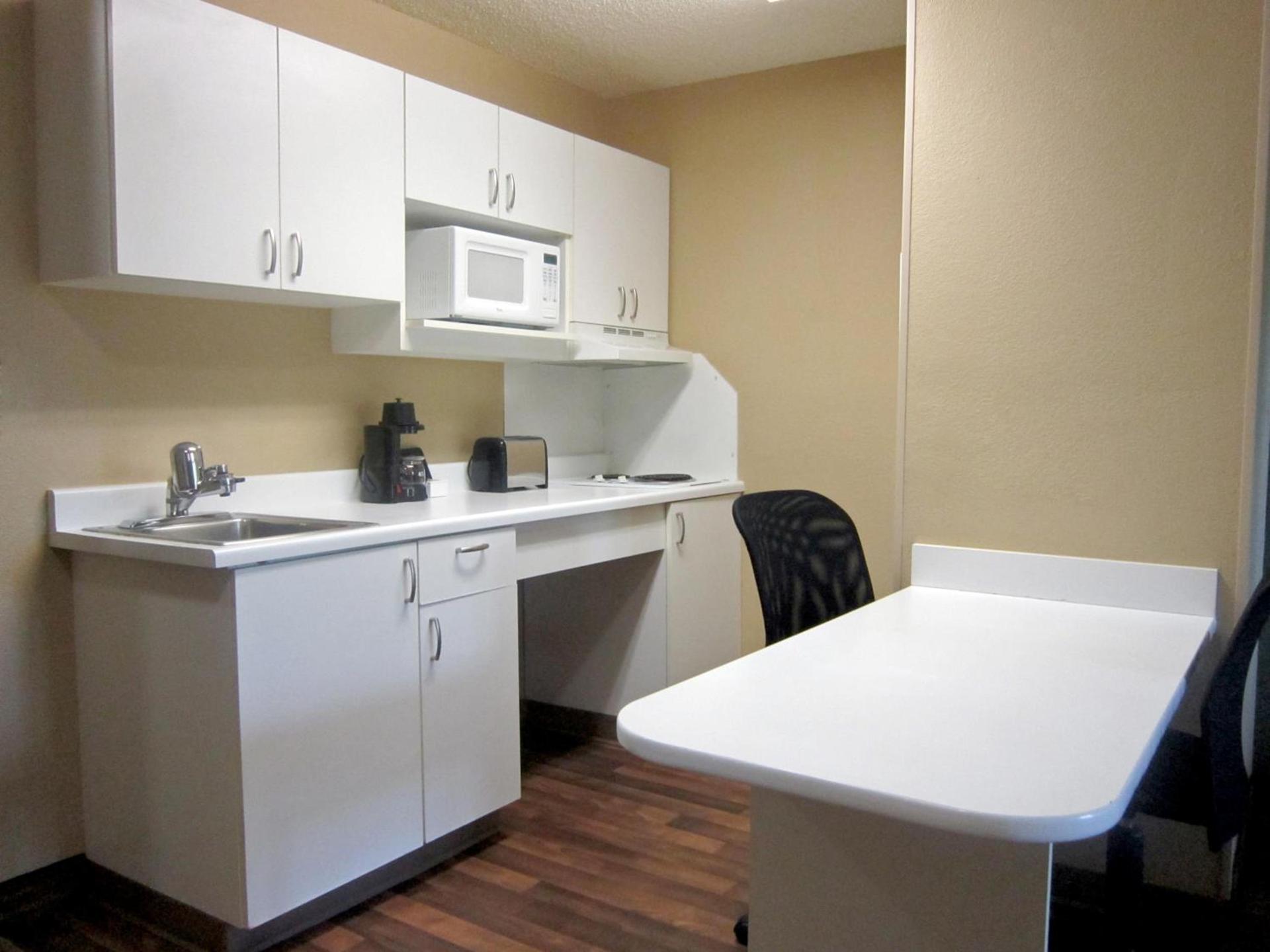 Extended Stay America Suites - Toledo - Holland photo 10