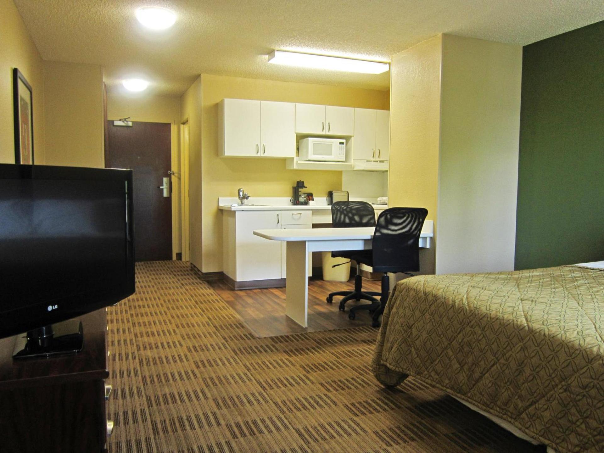 Extended Stay America Suites - Toledo - Holland photo 11