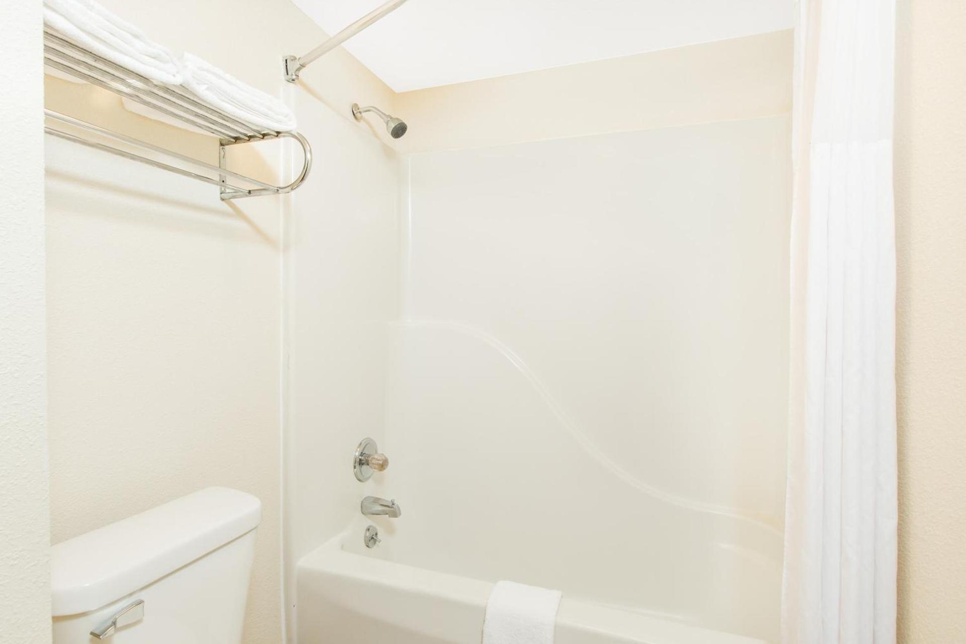 Days Inn by Wyndham Effingham photo 14