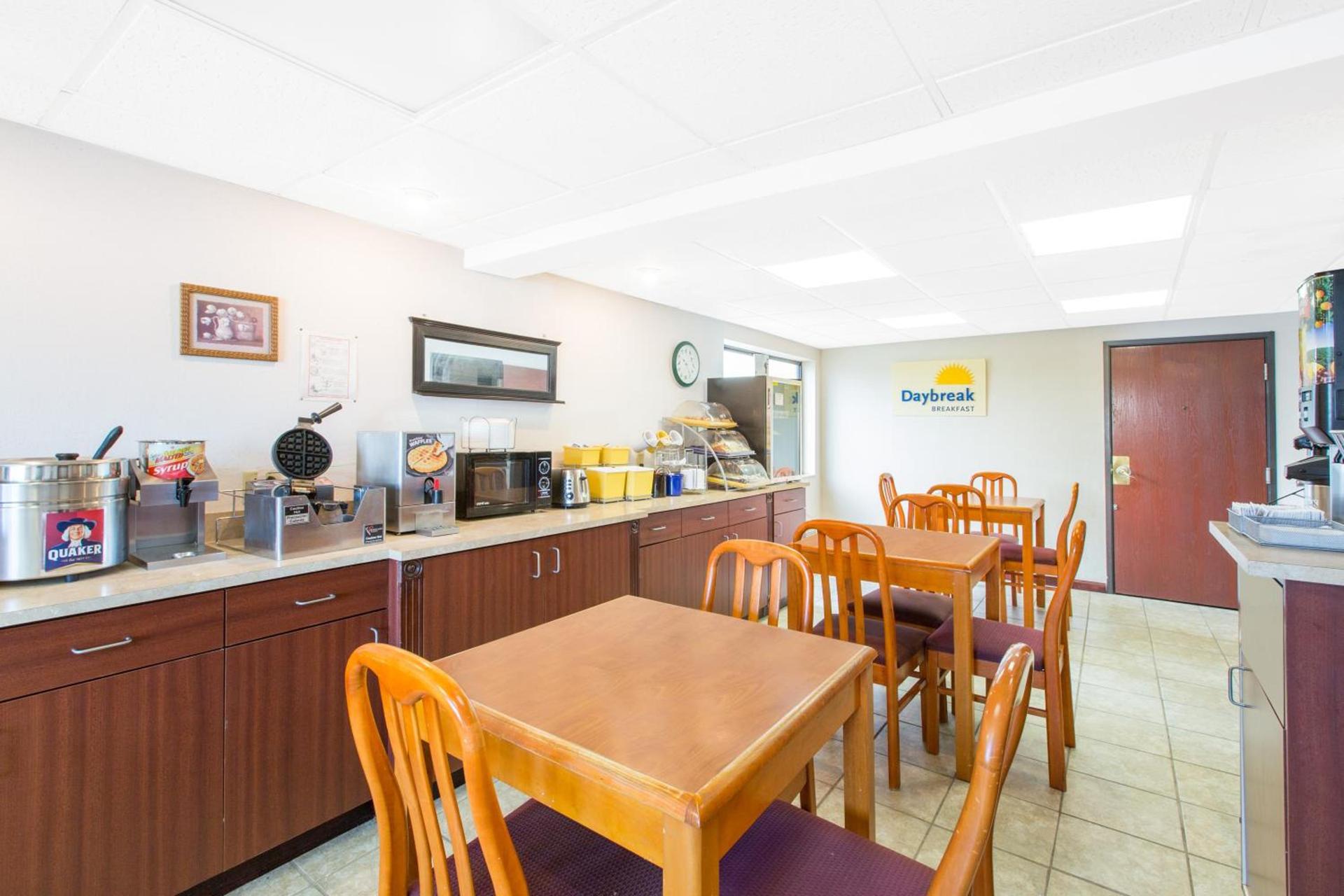 Days Inn by Wyndham Effingham photo 5