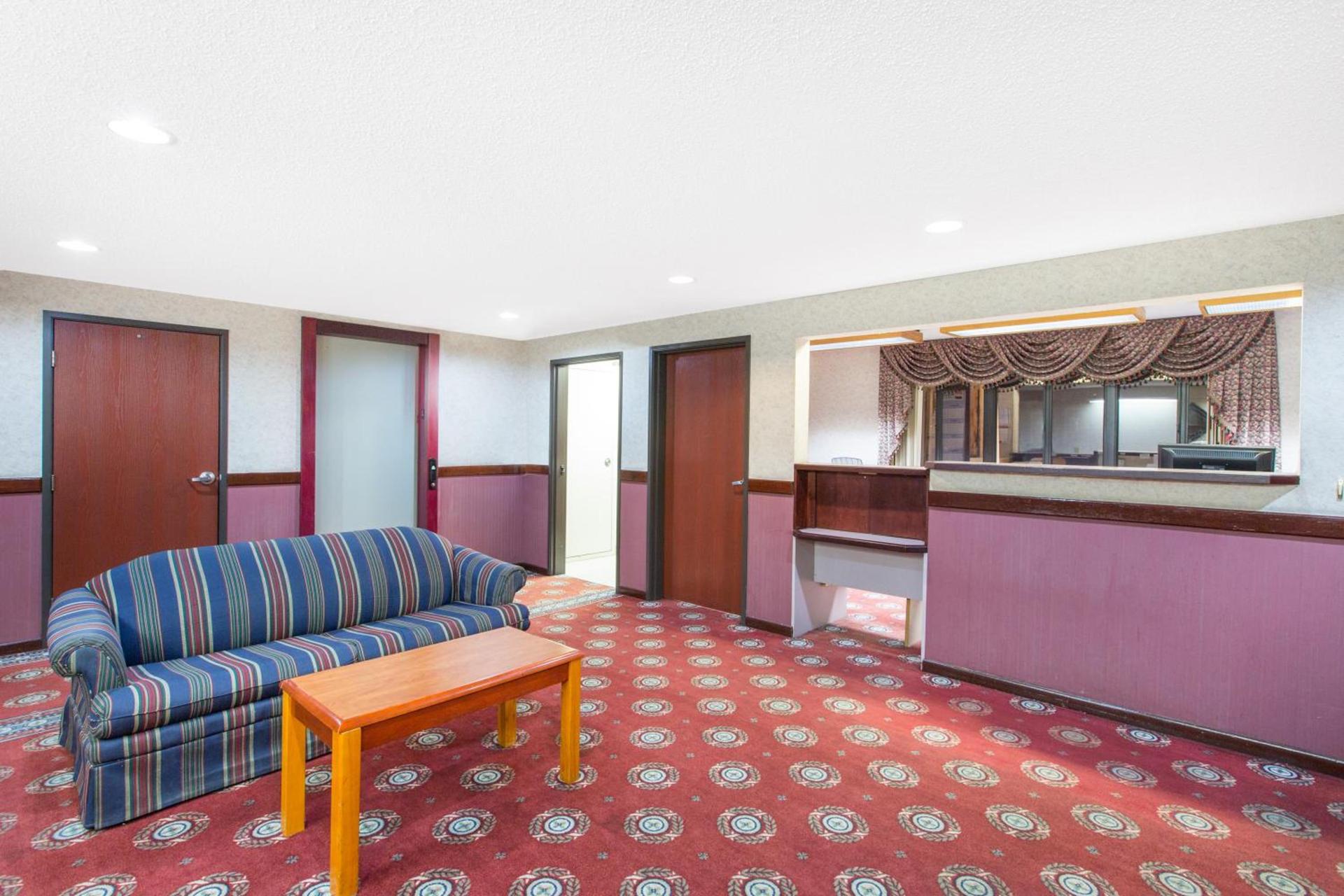 Days Inn by Wyndham Effingham photo 4