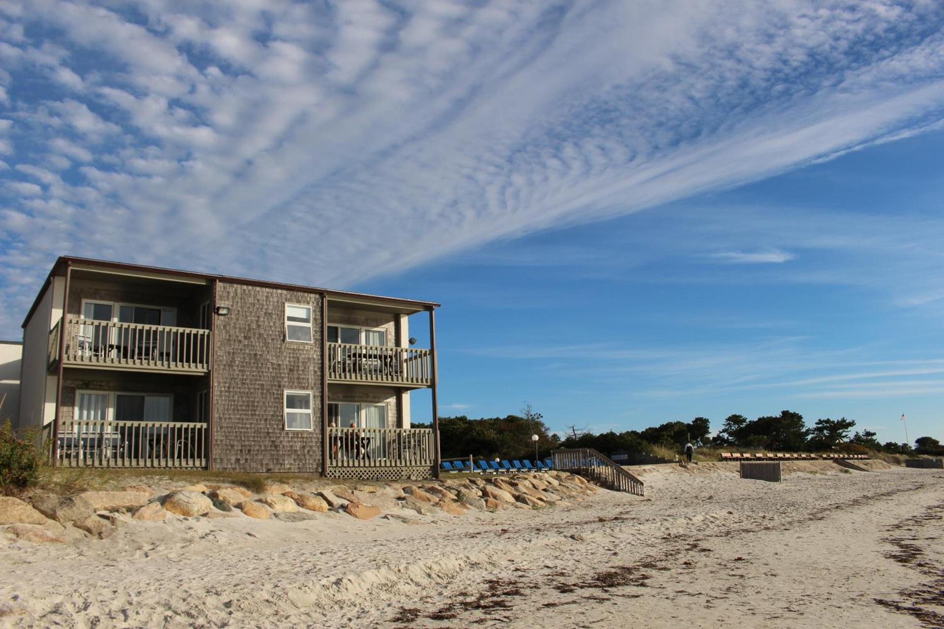 Surfcomber On The Ocean photo 5