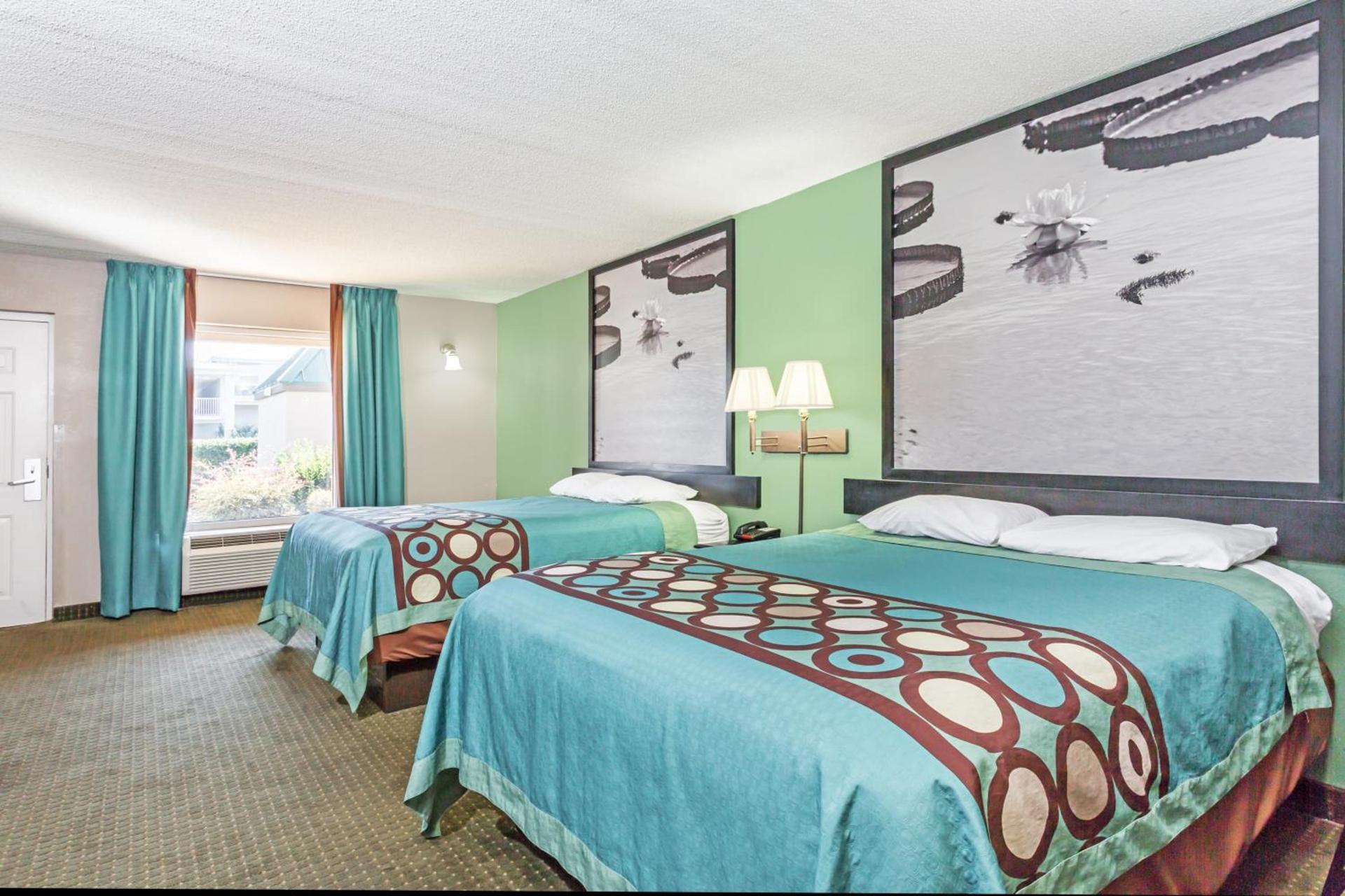 Super 8 by Wyndham Marianna I-10 photo 13