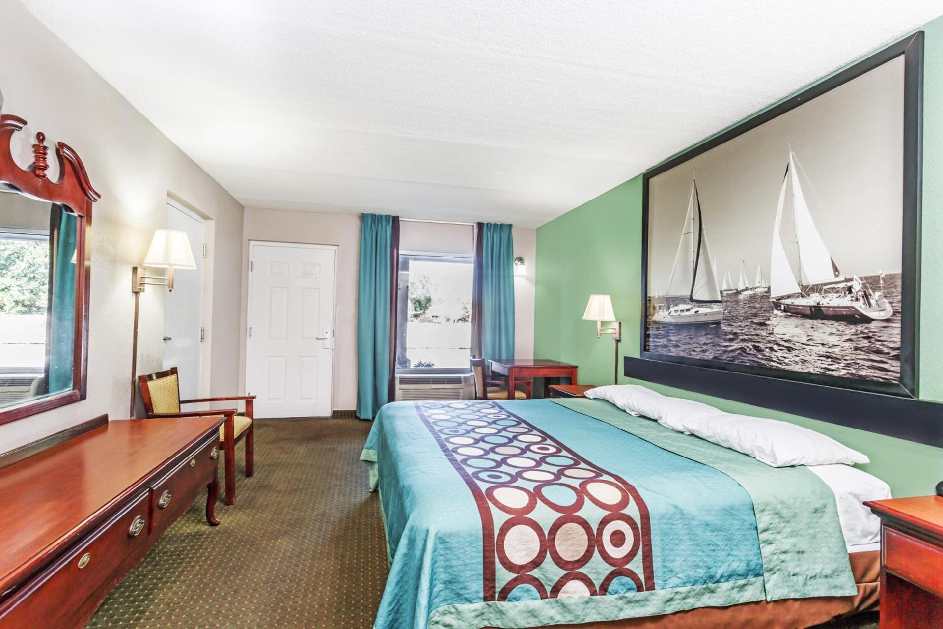 Super 8 by Wyndham Marianna I-10 photo 14