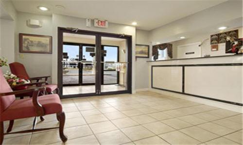 Days Inn by Wyndham Enterprise photo 16