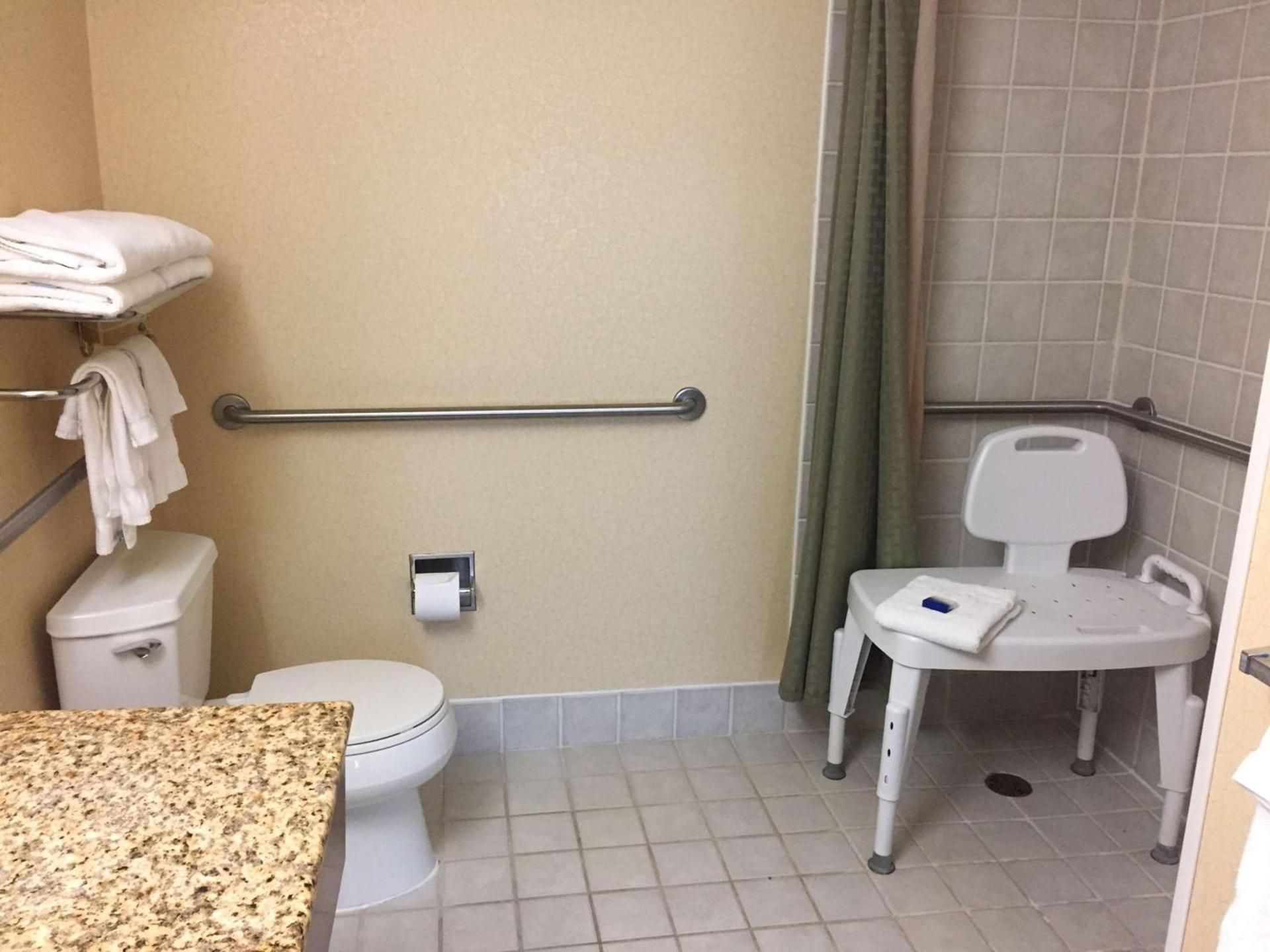 Best Western PLUS Hannaford Inn & Suites photo 18