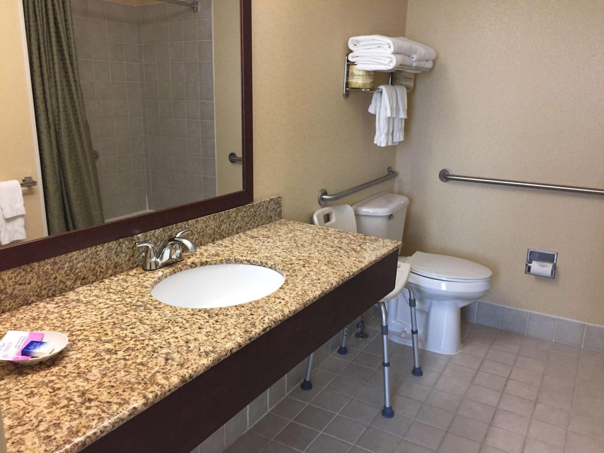Best Western PLUS Hannaford Inn & Suites photo 20