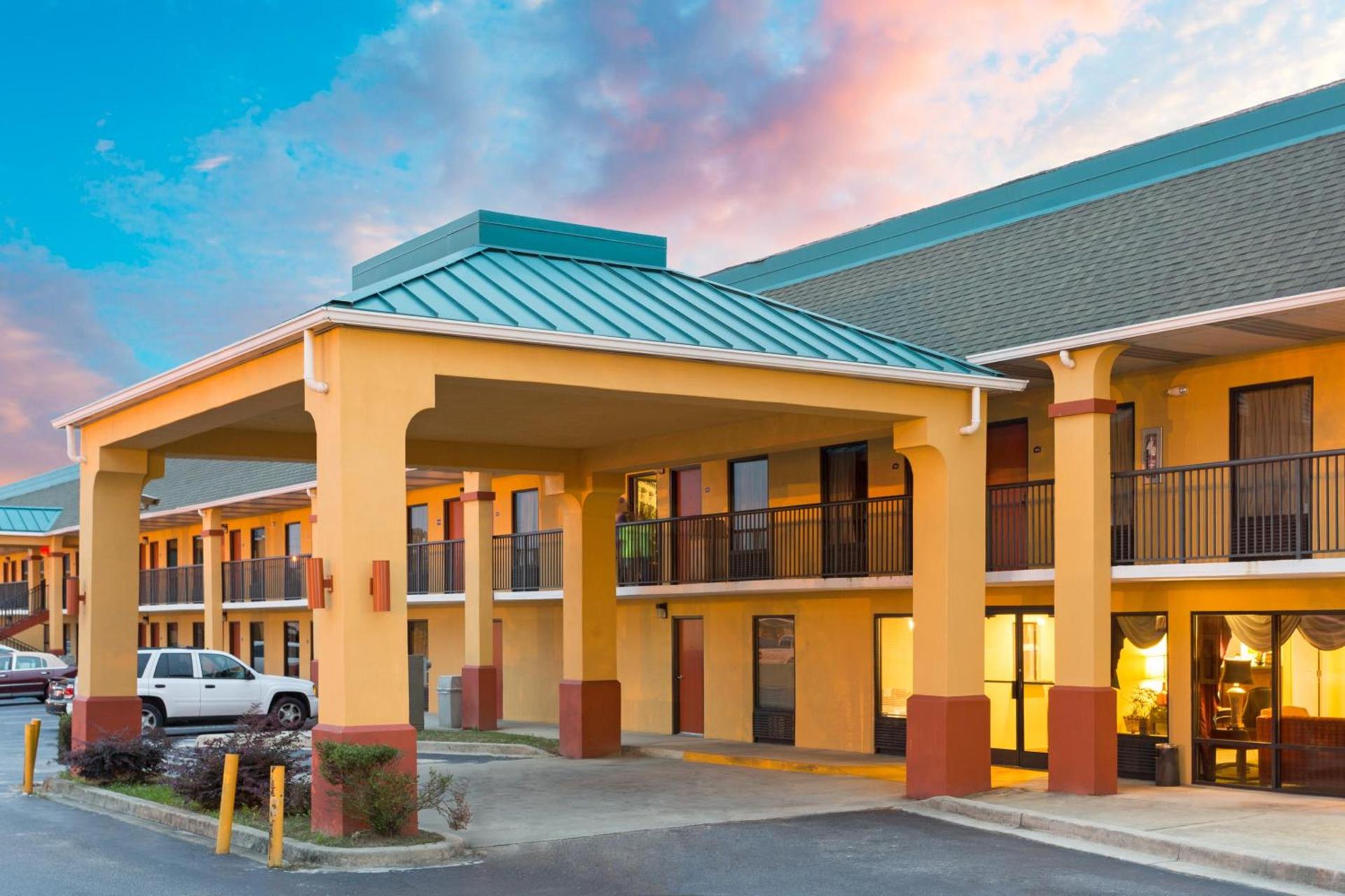 Super 8 by Wyndham Orangeburg Near I-26 photo 19