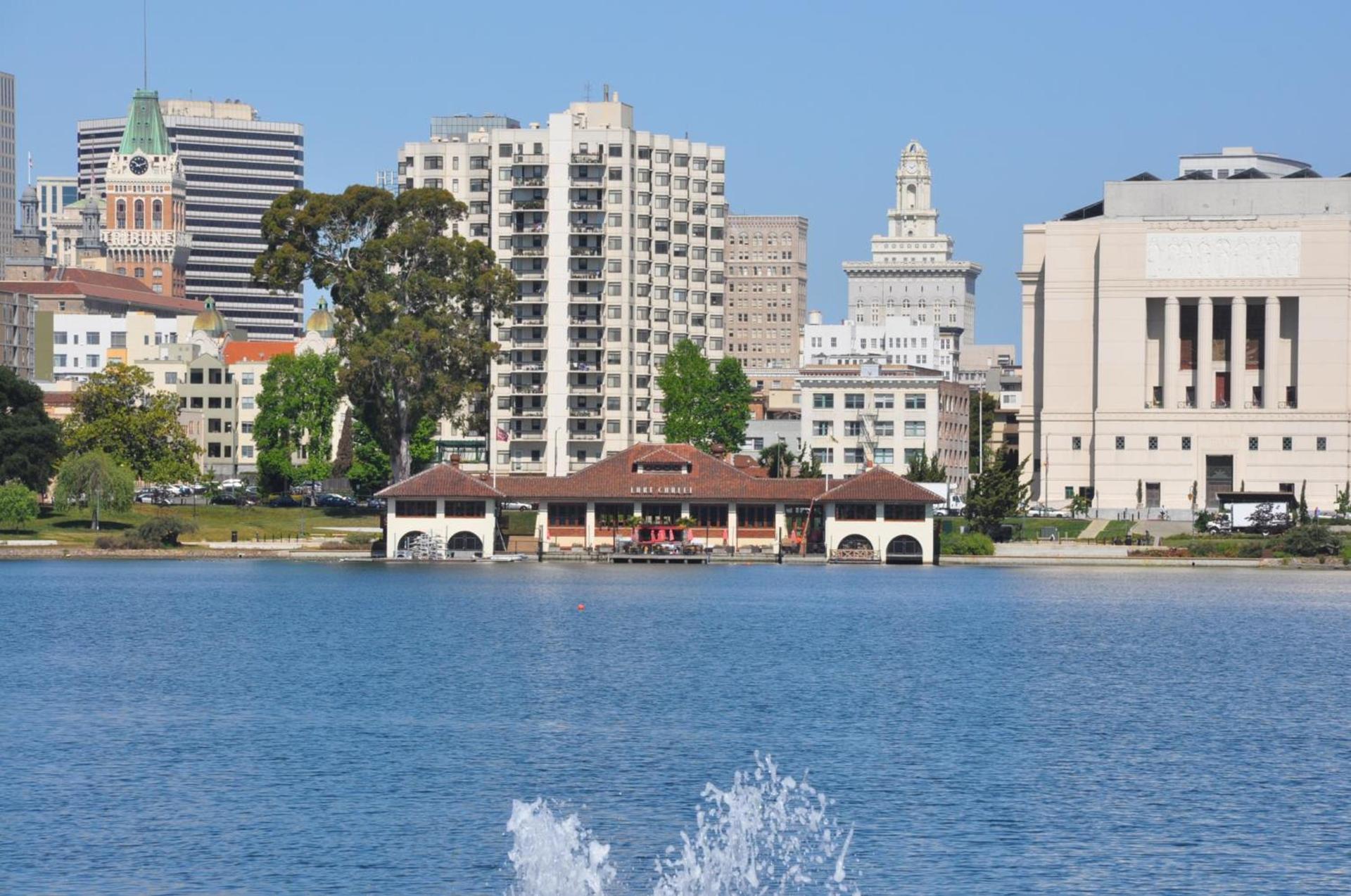 Econo Lodge Oakland Lake Merritt Area photo 4