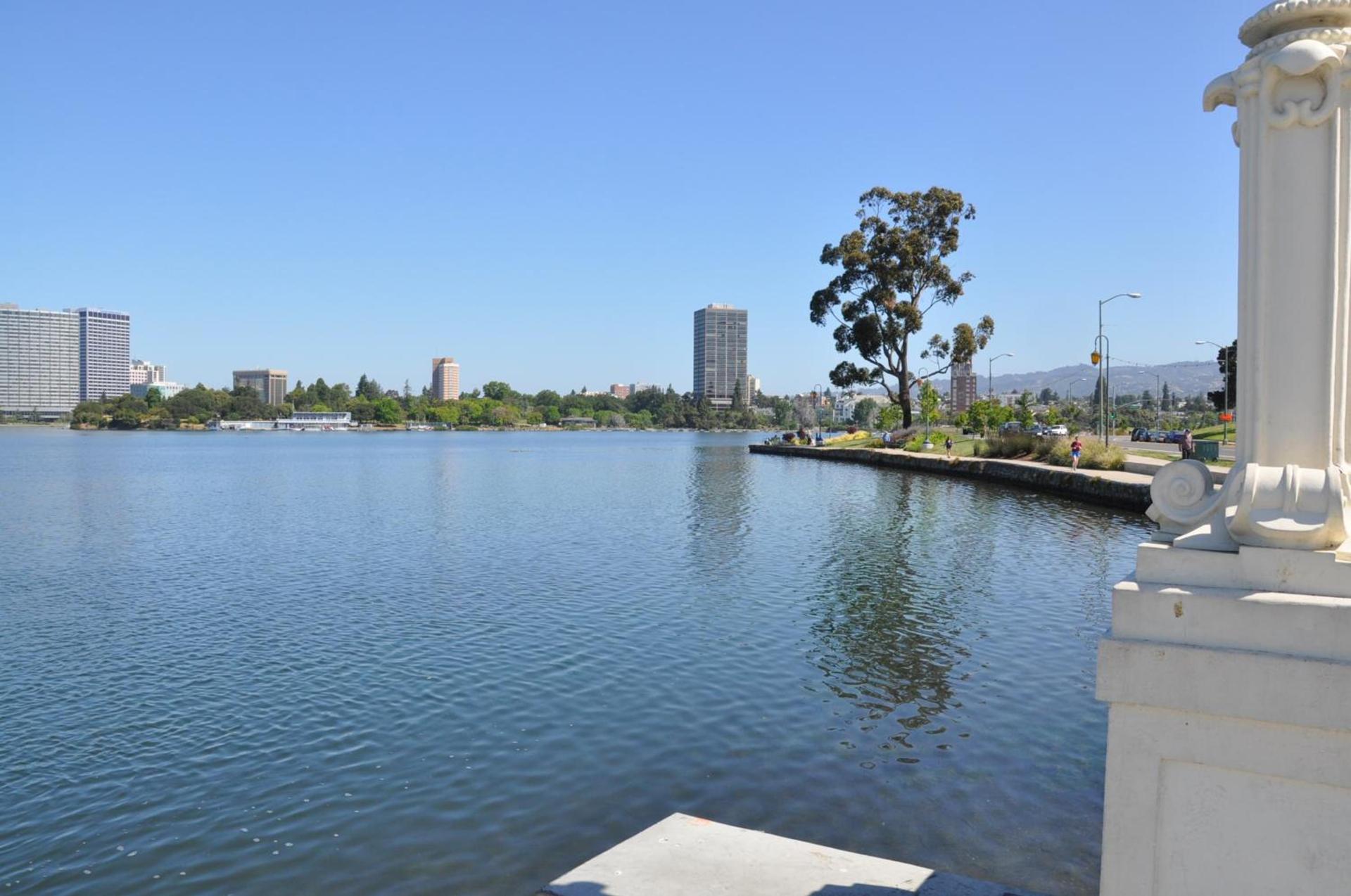 Econo Lodge Oakland Lake Merritt Area photo 10