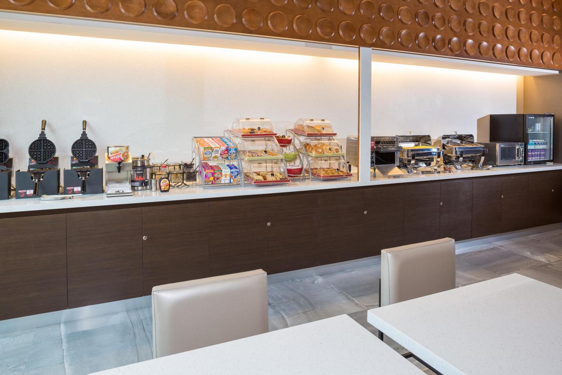 Wingate by Wyndham Miami Airport photo 8