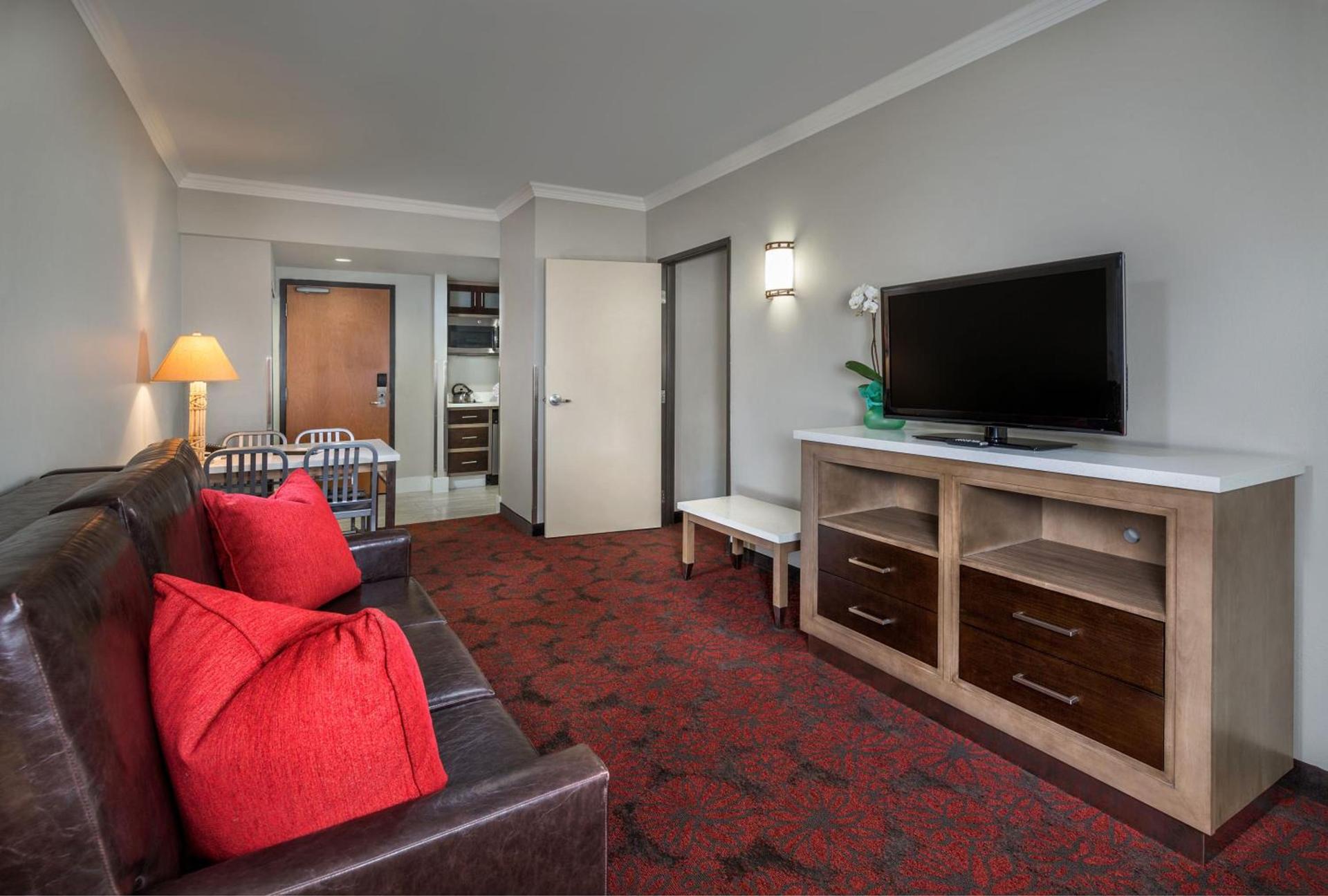 Desert Palms Hotel & Suites Anaheim Resort photo 12