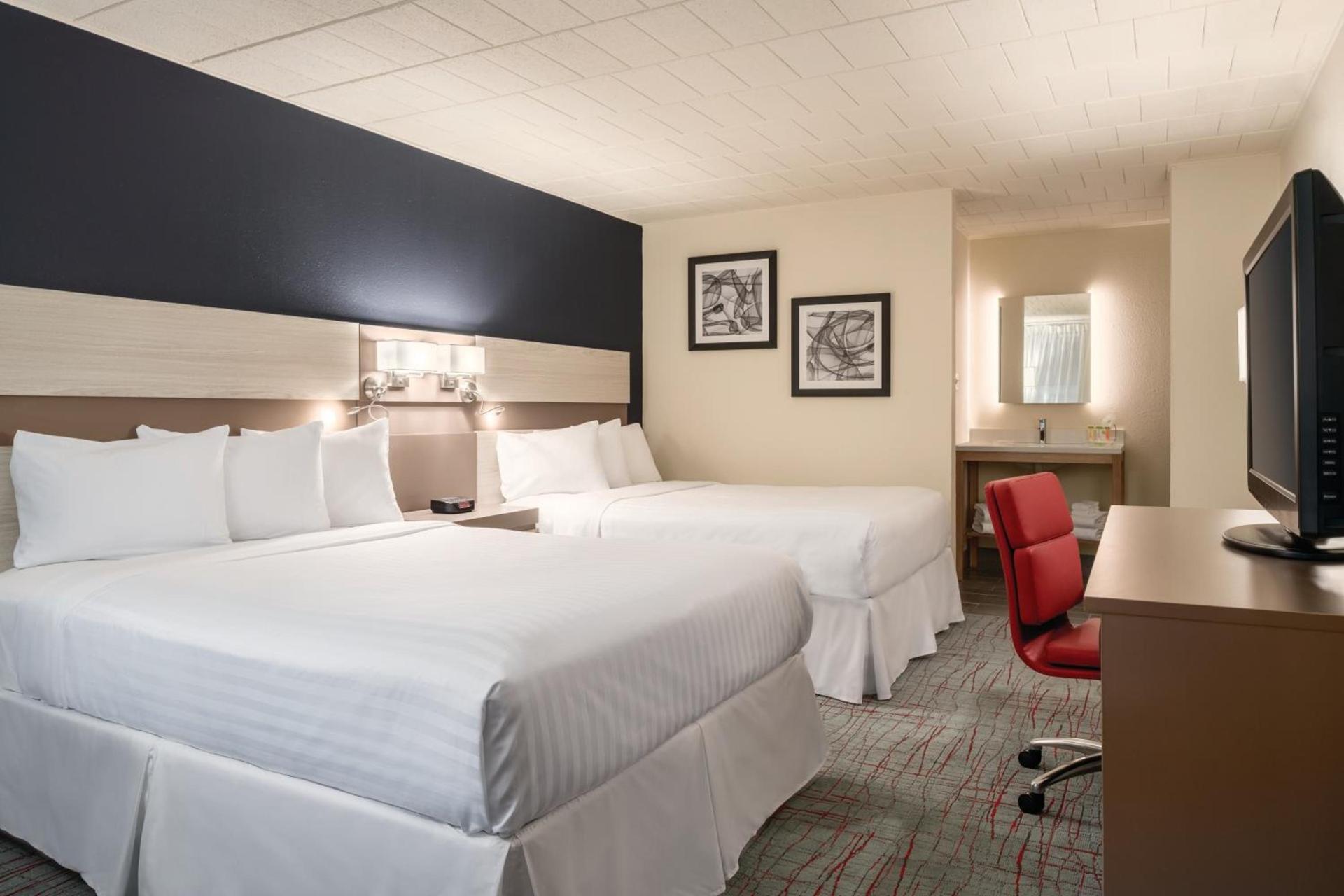 Ramada by Wyndham Indiana photo 2