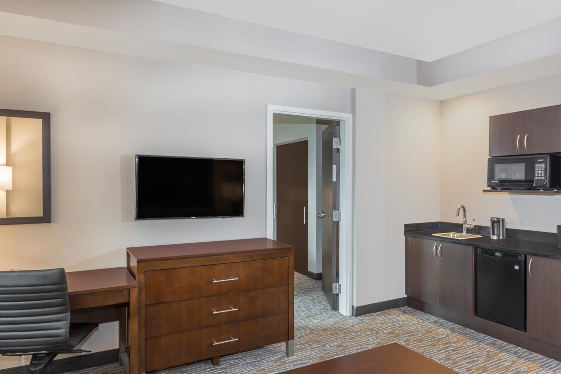 Wingate by Wyndham Miami Airport photo 11