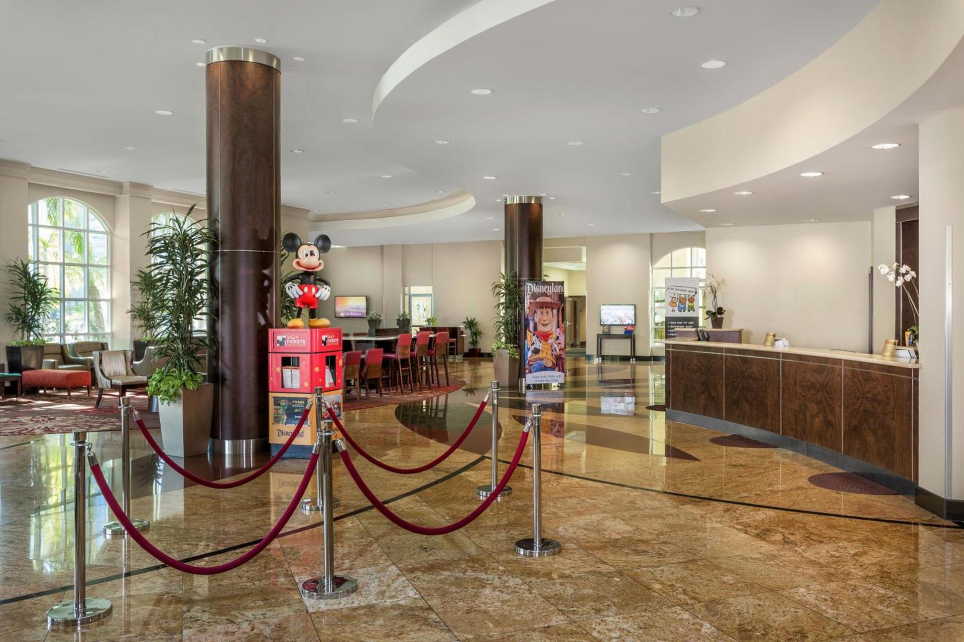 Desert Palms Hotel & Suites Anaheim Resort photo 4
