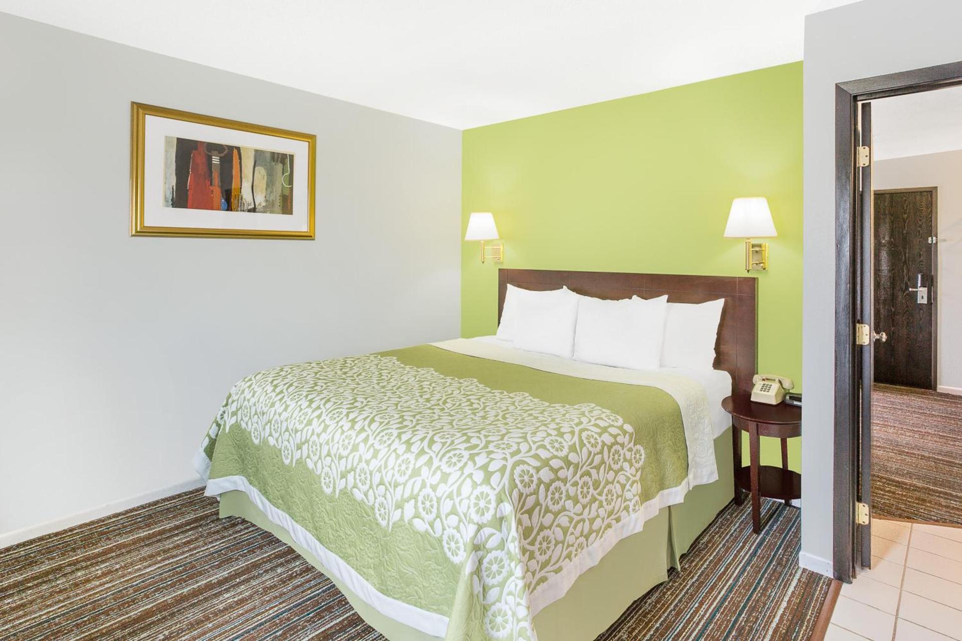 Days Inn by Wyndham York photo 24