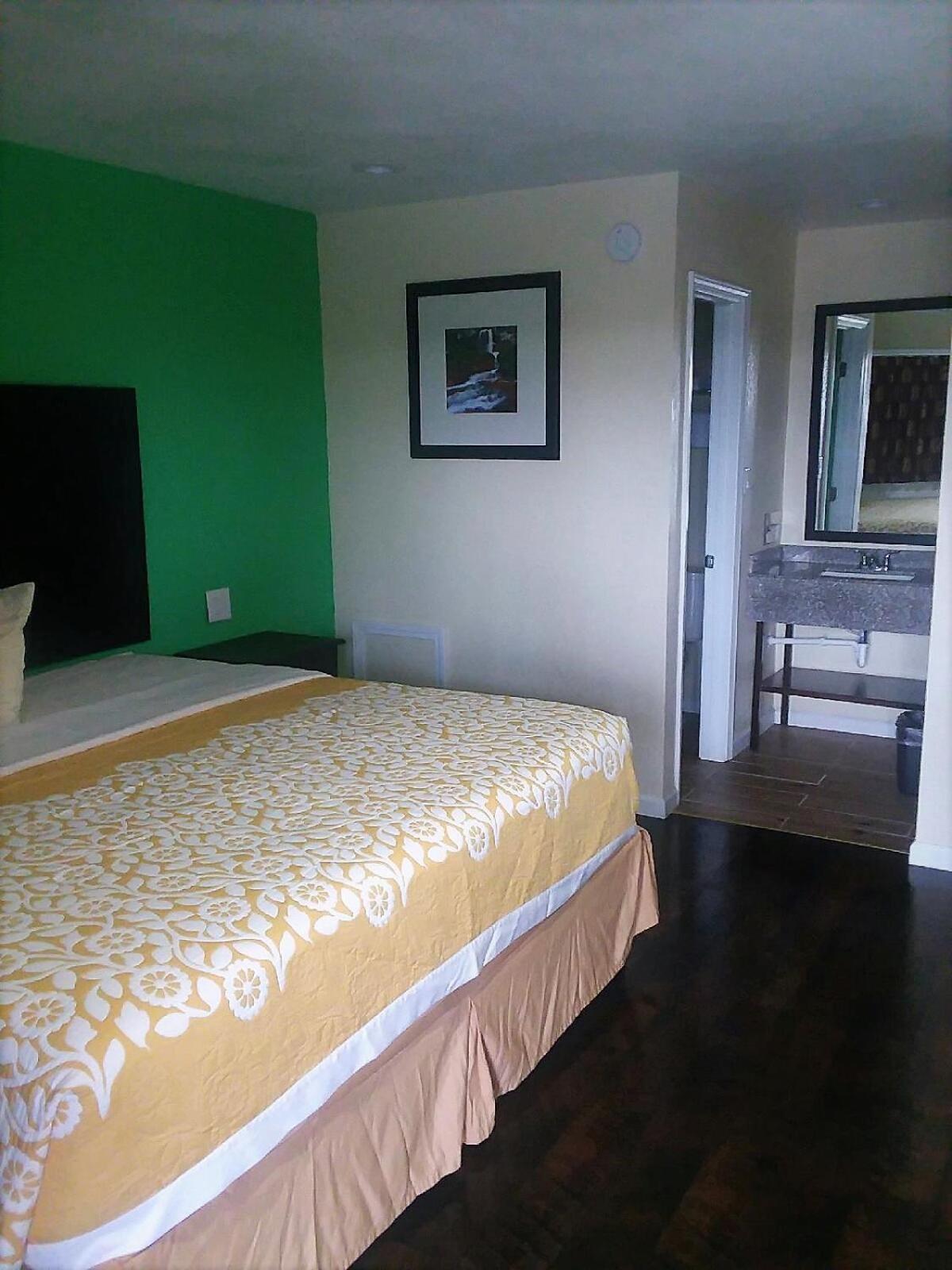 Budget Inn photo 14