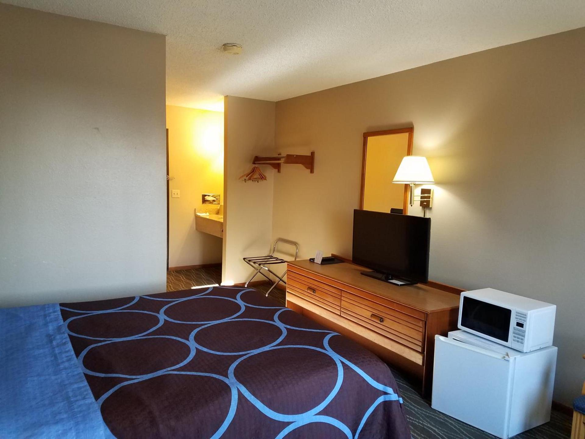 Super 8 by Wyndham Chariton photo 20
