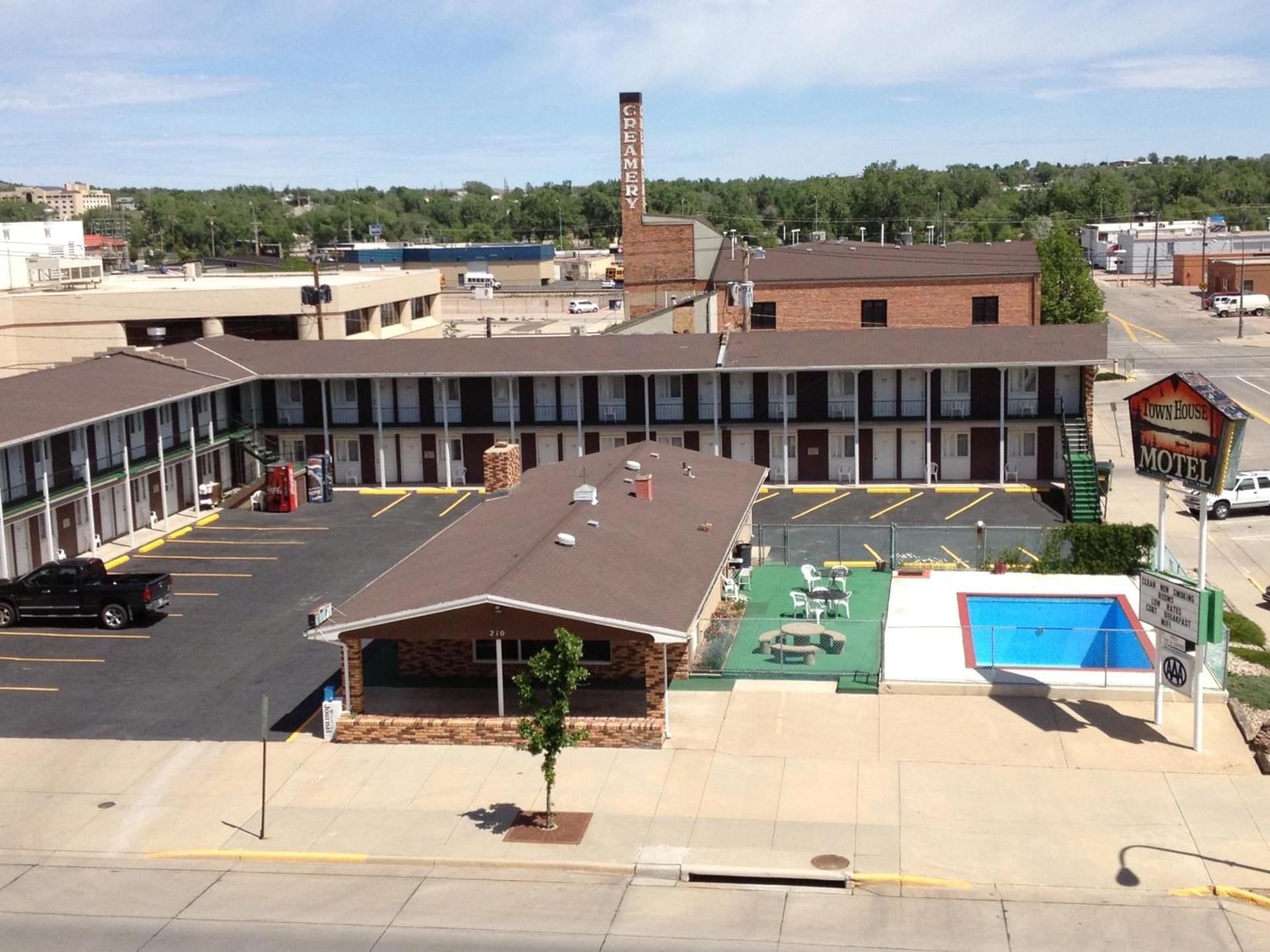 Town House Motel photo 19
