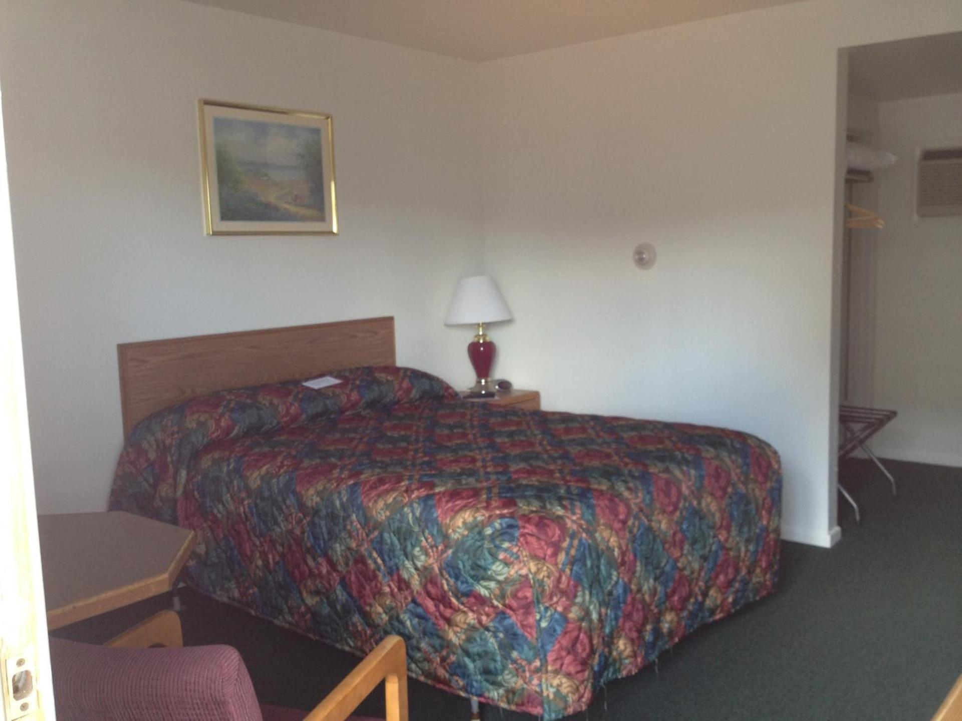 Town House Motel photo 14