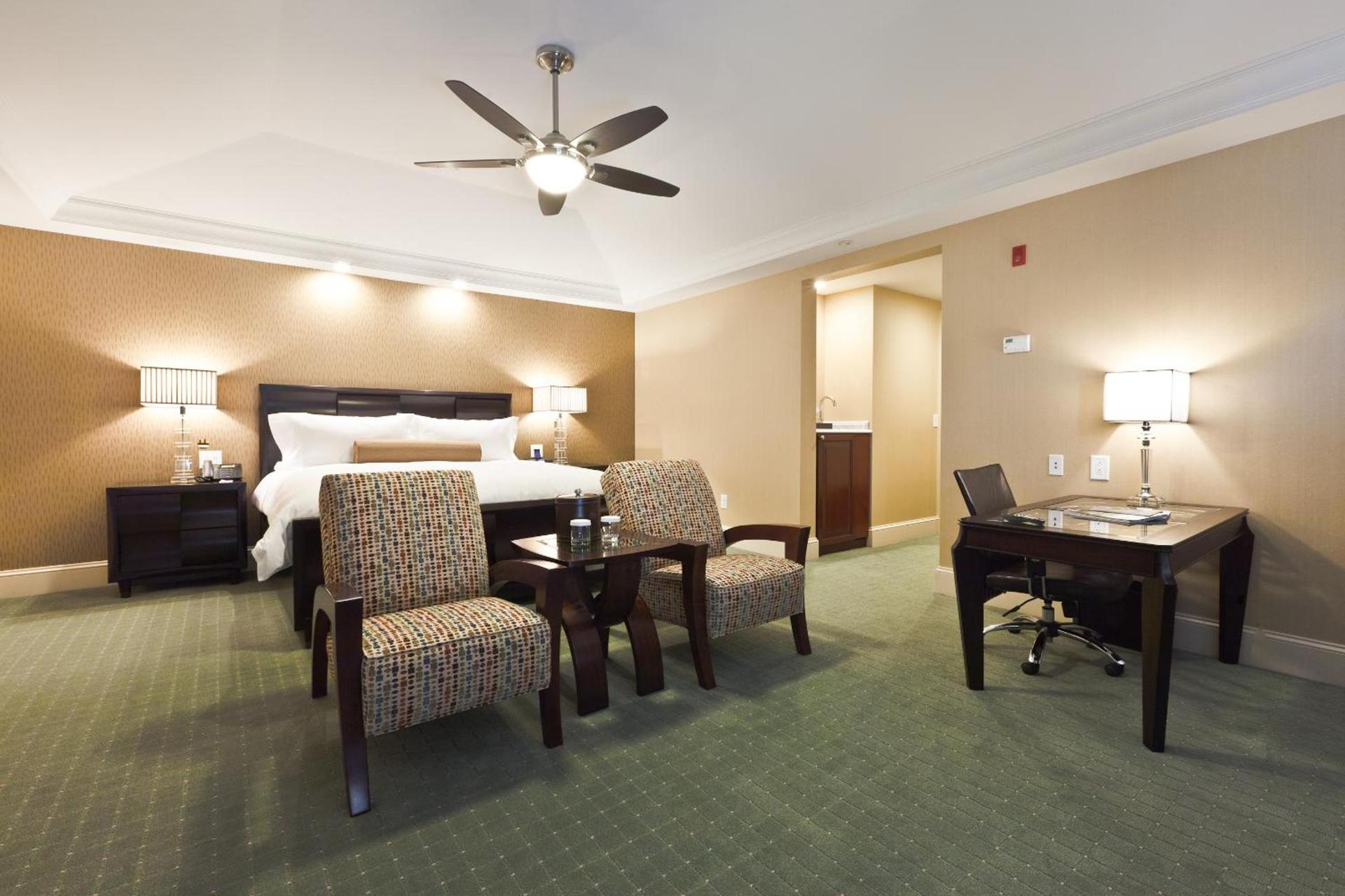 Town & Country Inn and Suites photo 4