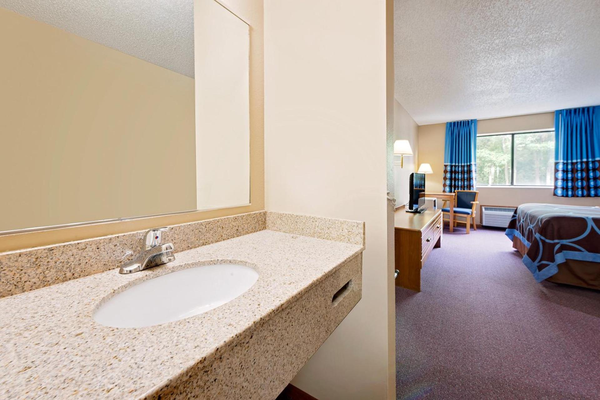 Super 8 by Wyndham Chariton photo 13