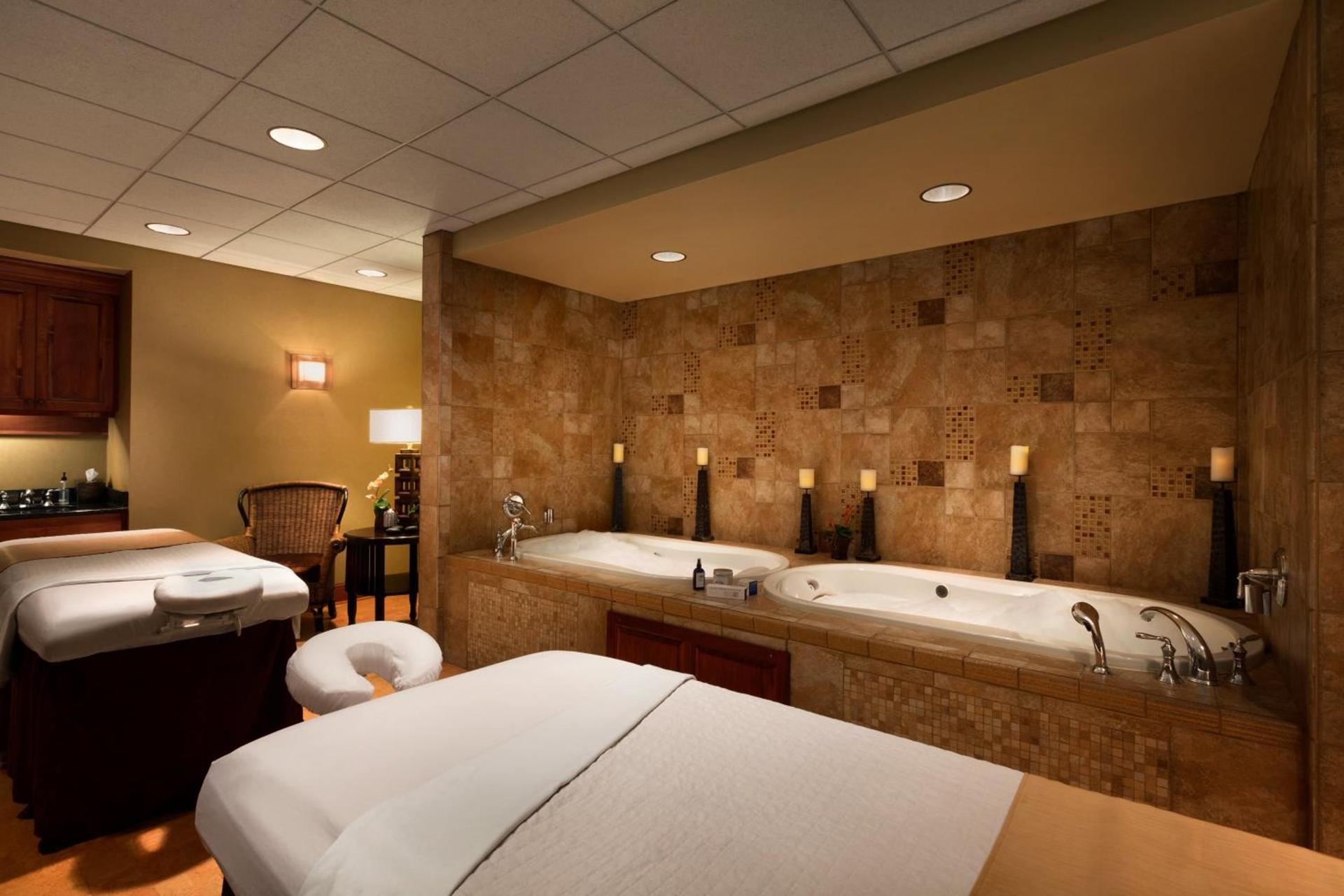 Chateau on the Lake Resort Spa and Convention Center photo 42