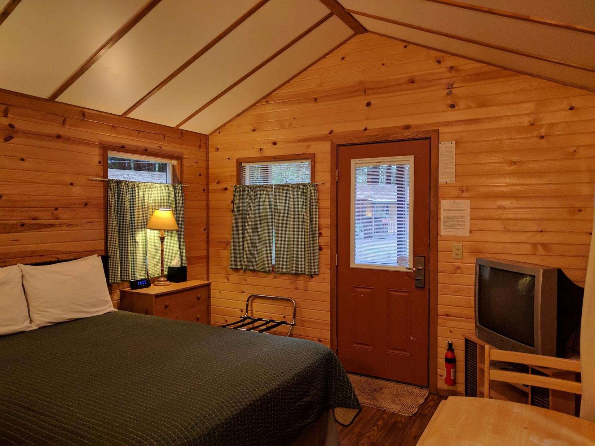 Emerald Forest Cabins photo 52