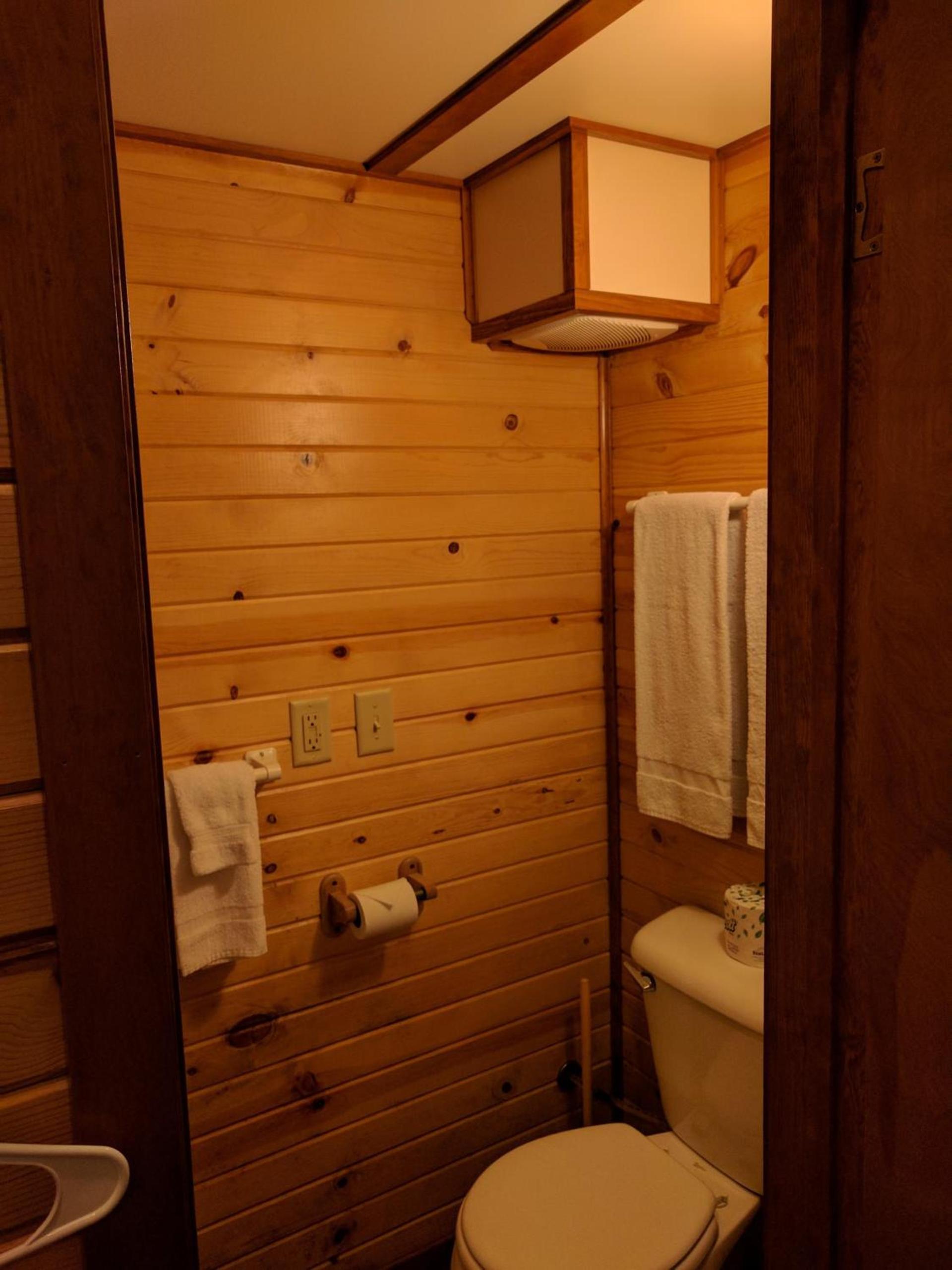 Emerald Forest Cabins photo 56