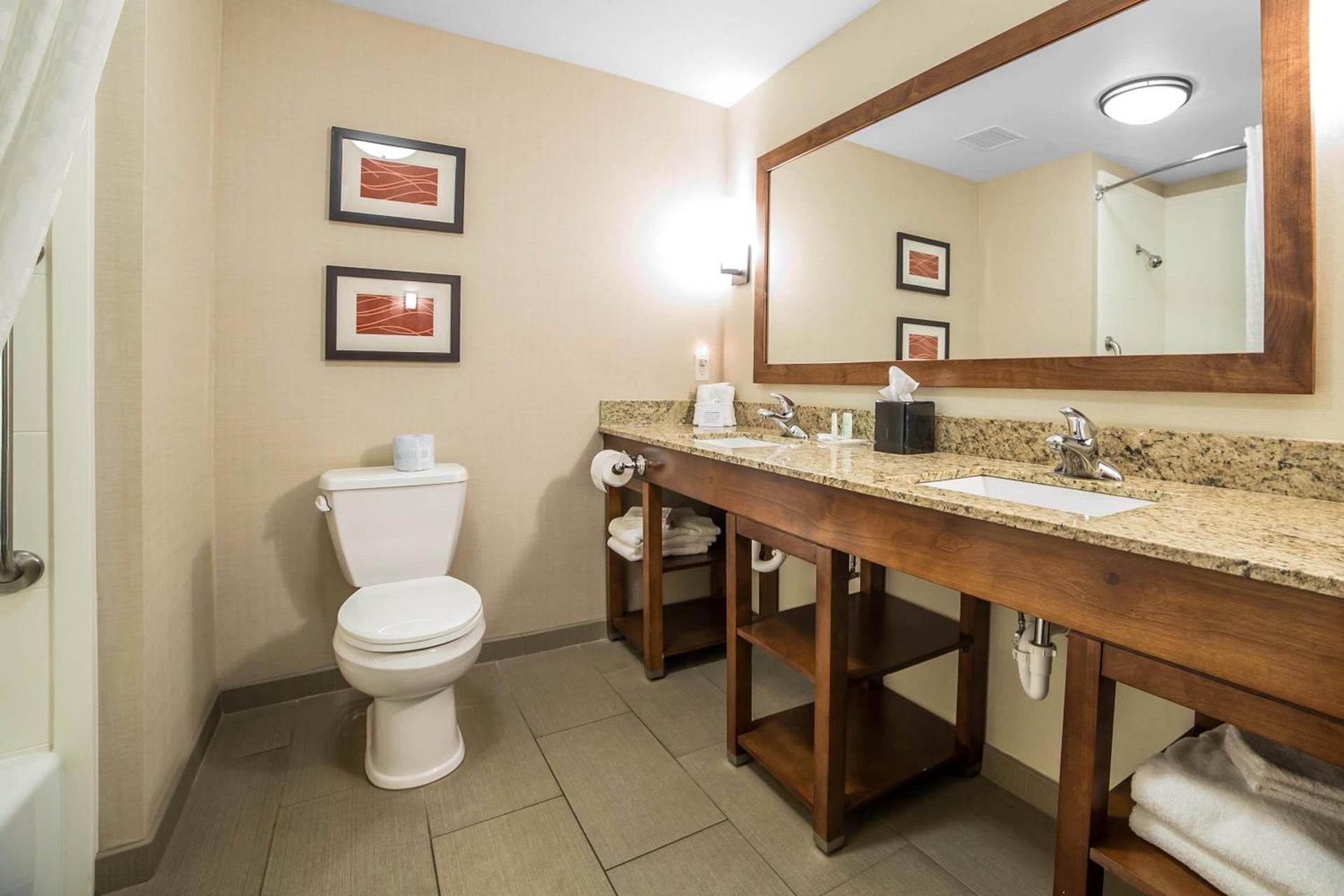 Comfort Suites Moab near Arches National Park photo 9