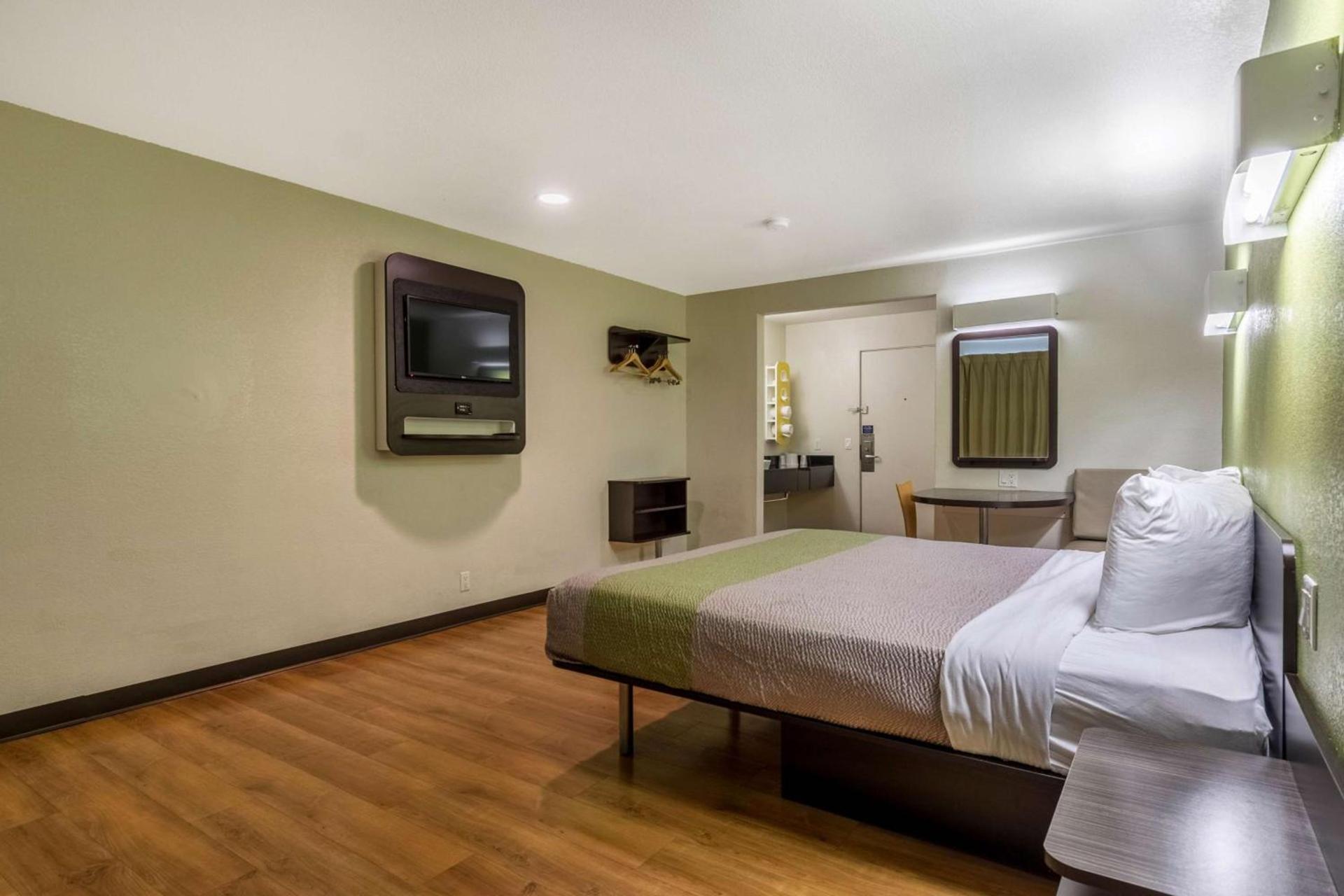 Motel 6-Redlands, CA photo 10
