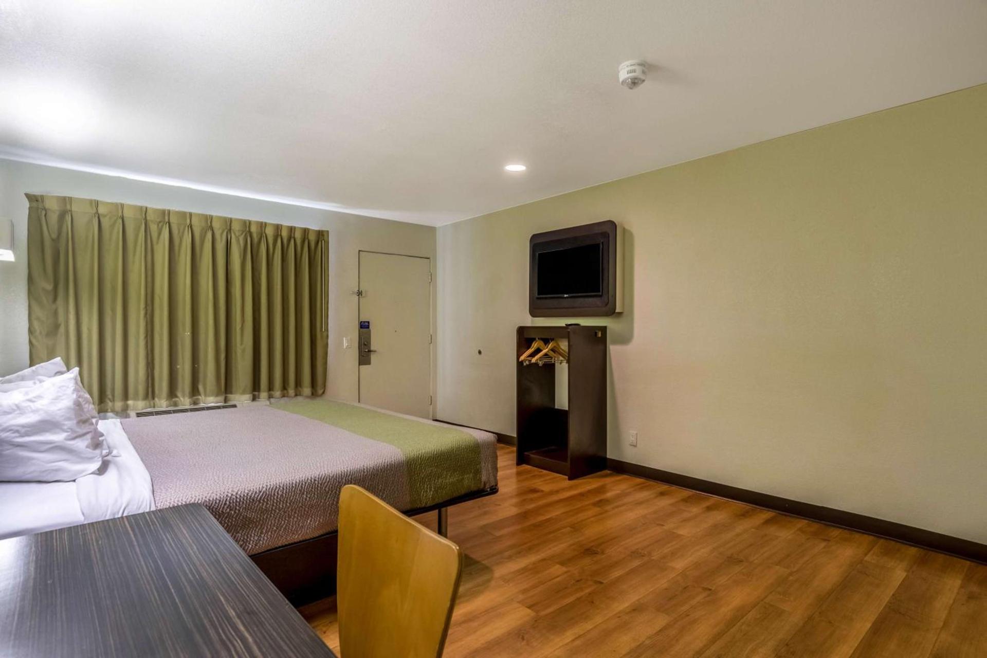 Motel 6-Redlands, CA photo 13