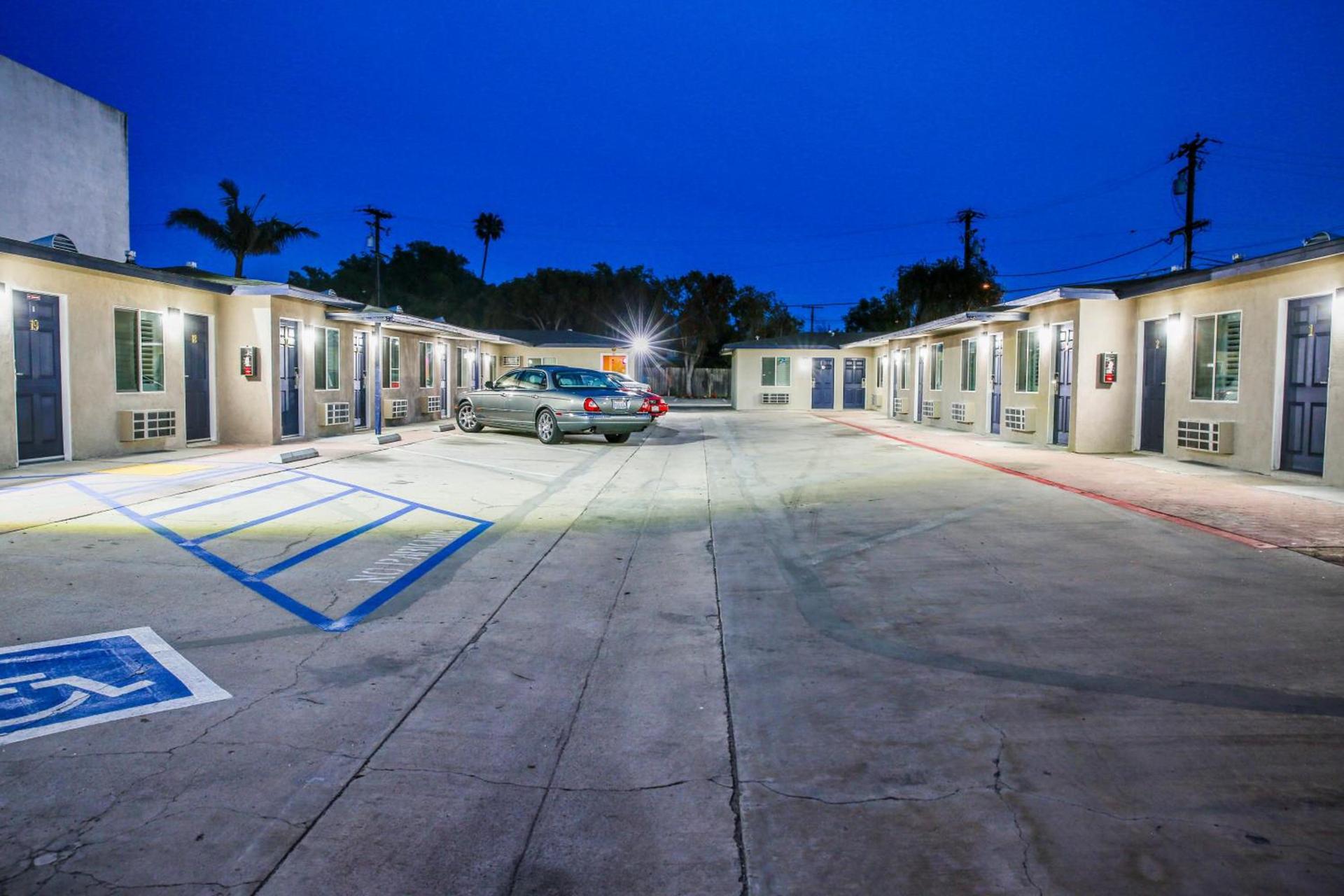 Newport Bay Inn photo 9