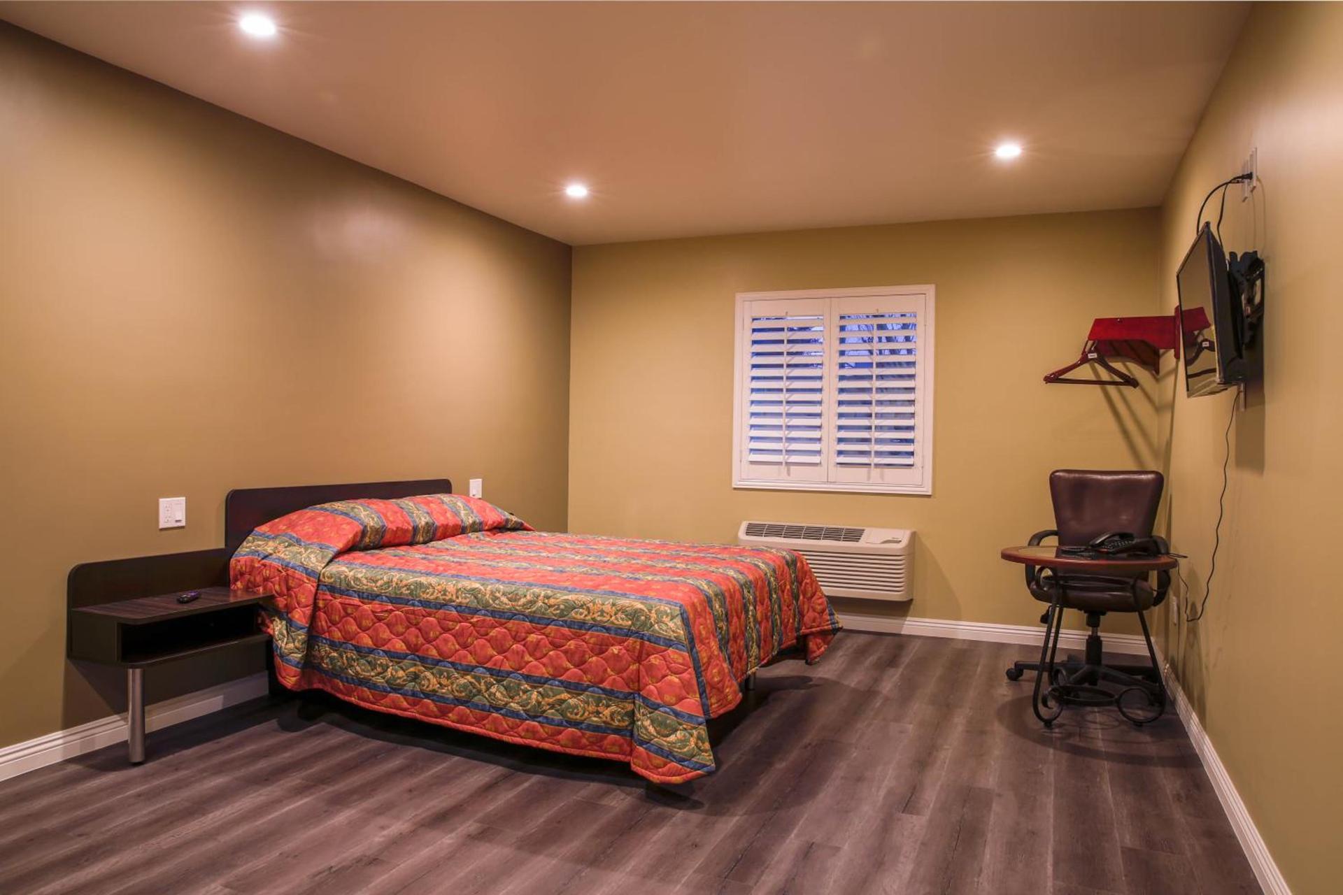 Newport Bay Inn photo 10