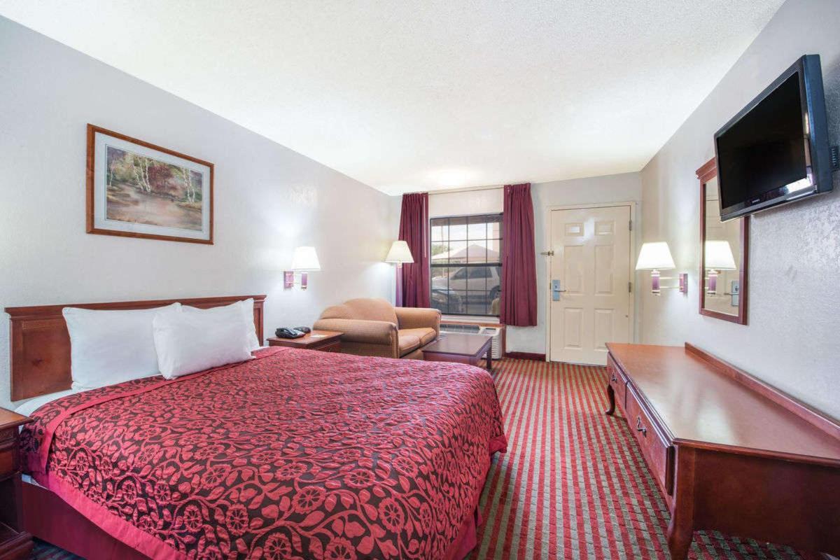 Days Inn by Wyndham McAllen photo 23