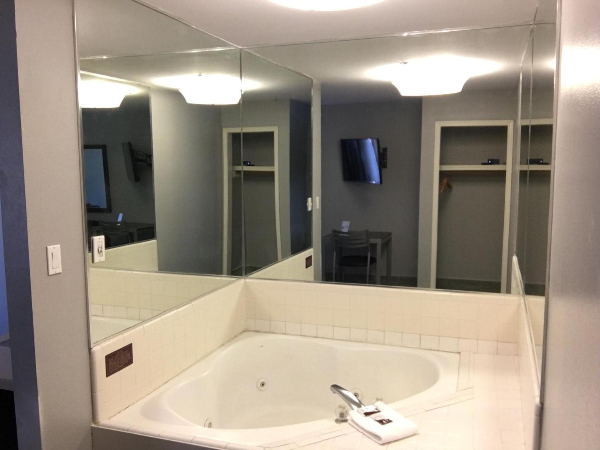 Express Inn Weslaco/Mercedes photo 32