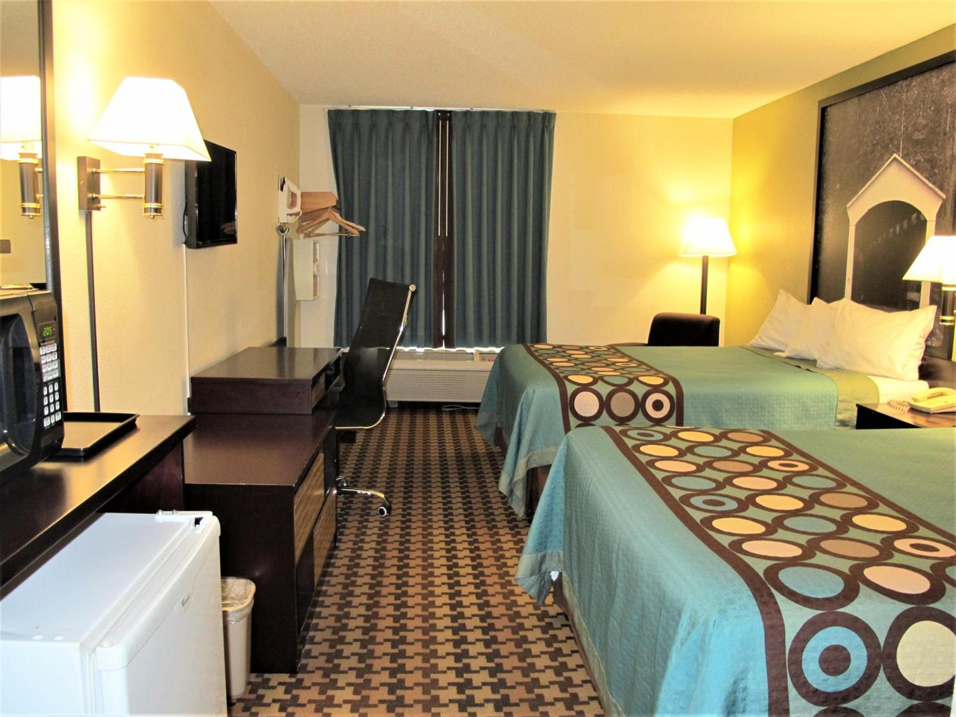 Super 8 by Wyndham Cloverdale IN photo 23