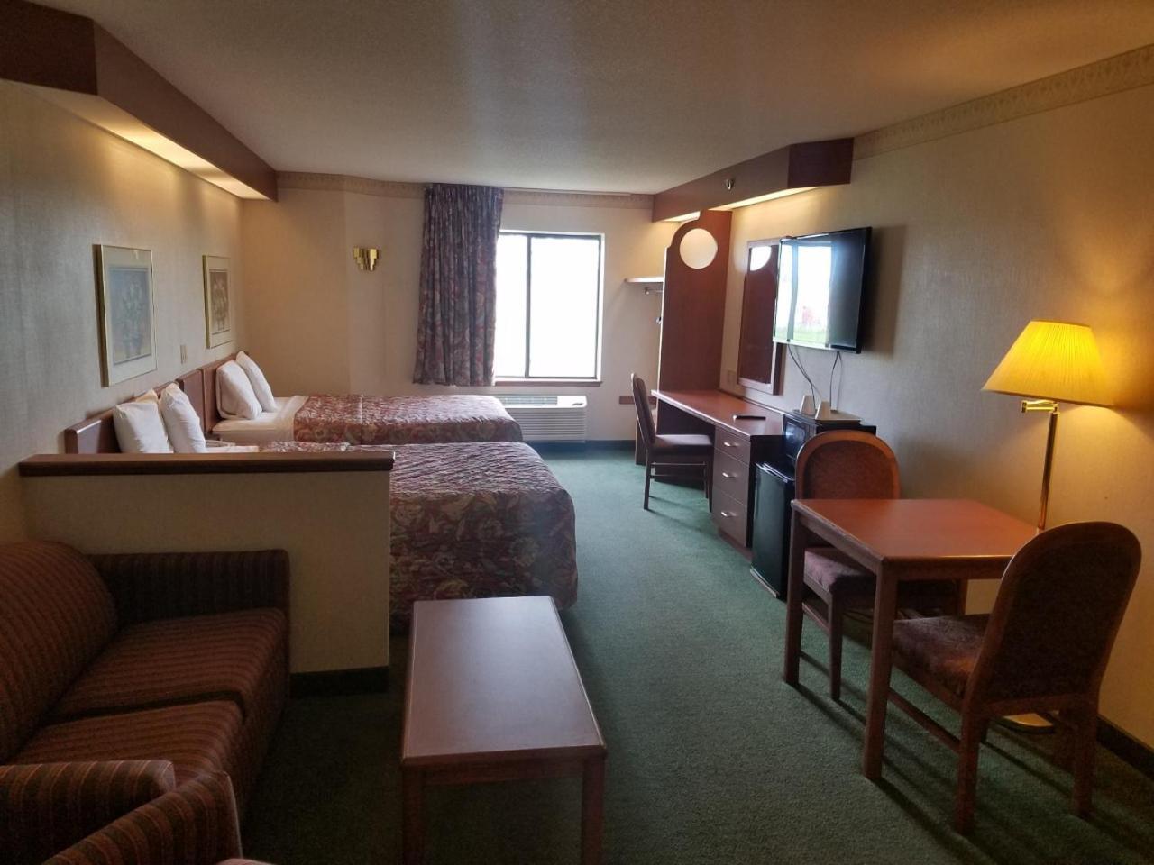 Syracuse Inn and Suites photo 6