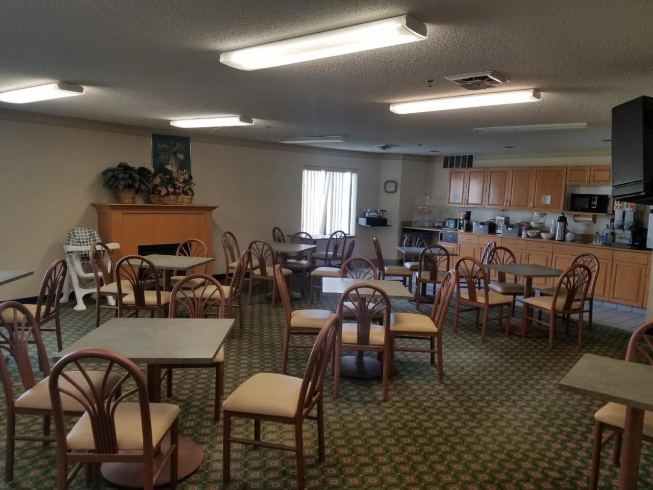 Syracuse Inn and Suites photo 17