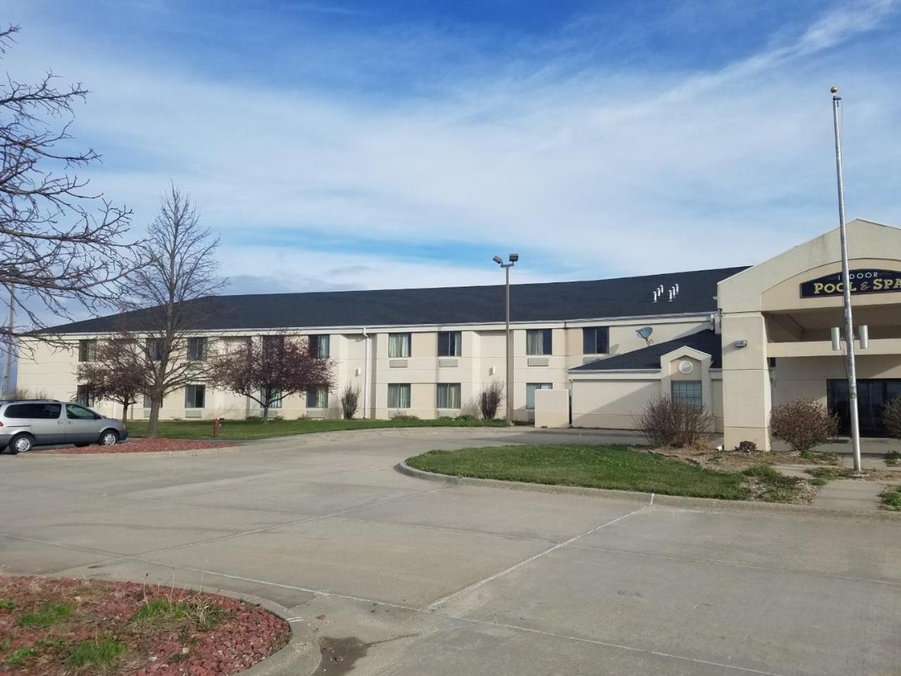 Syracuse Inn and Suites photo 1