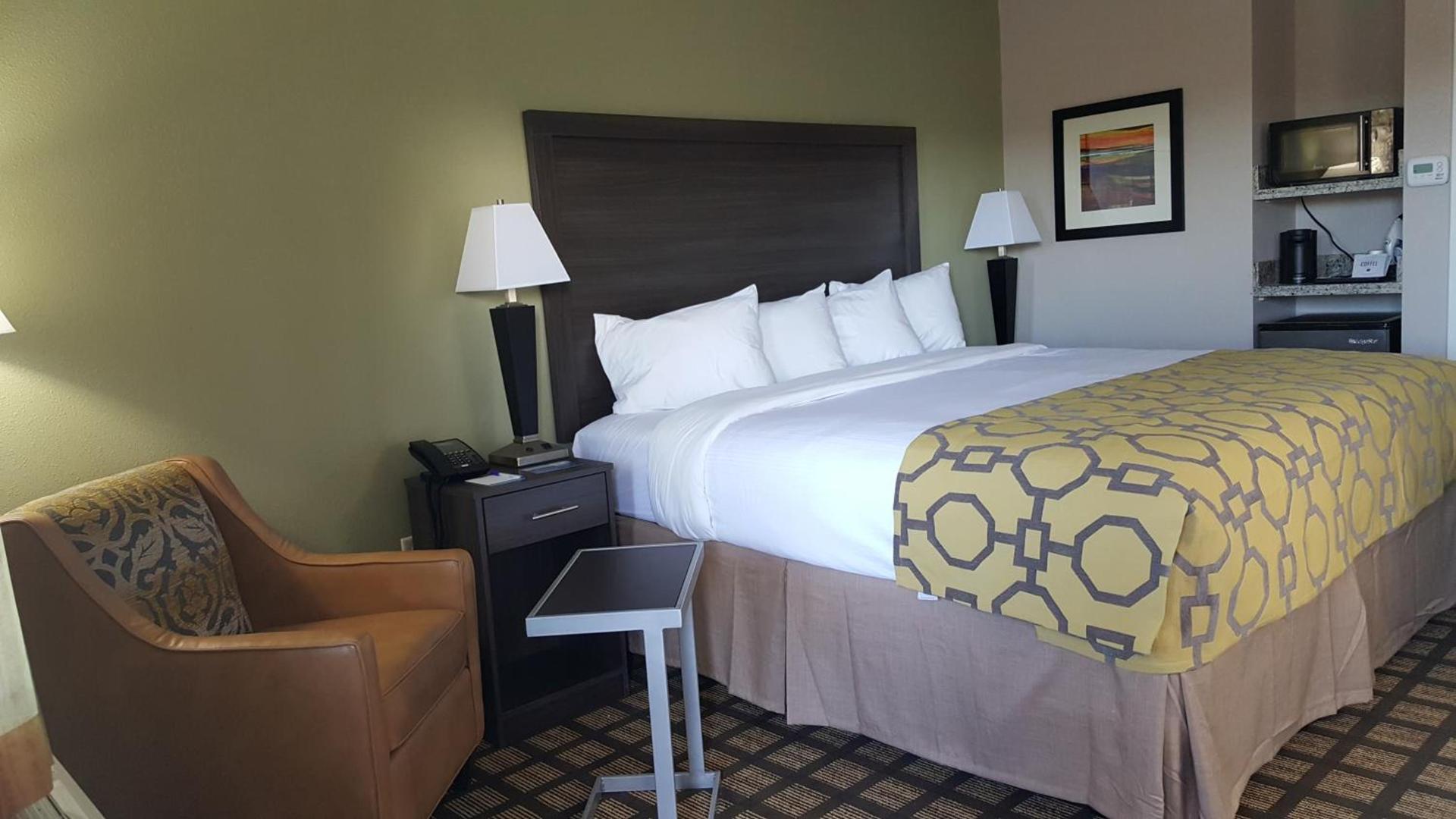Baymont by Wyndham Clarksville photo 41