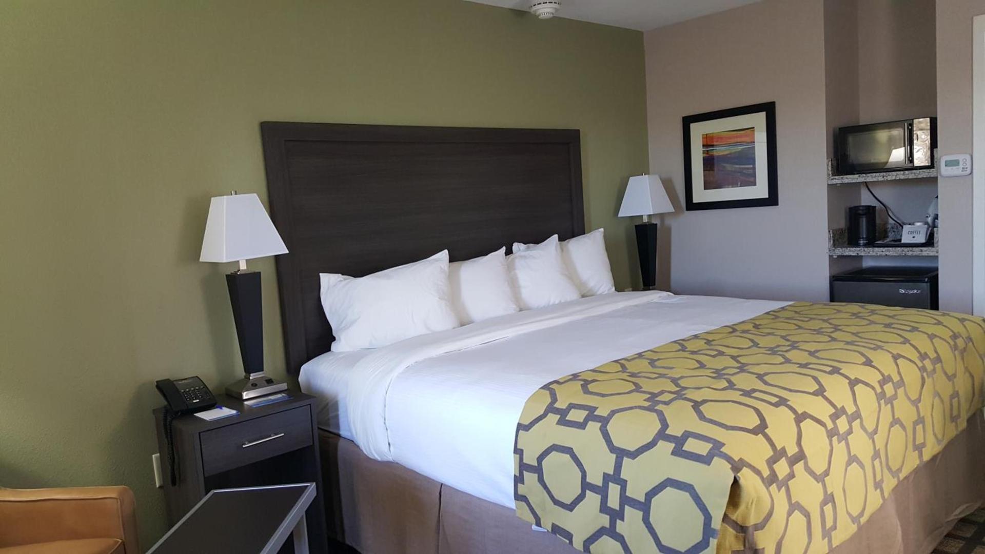 Baymont by Wyndham Clarksville photo 34